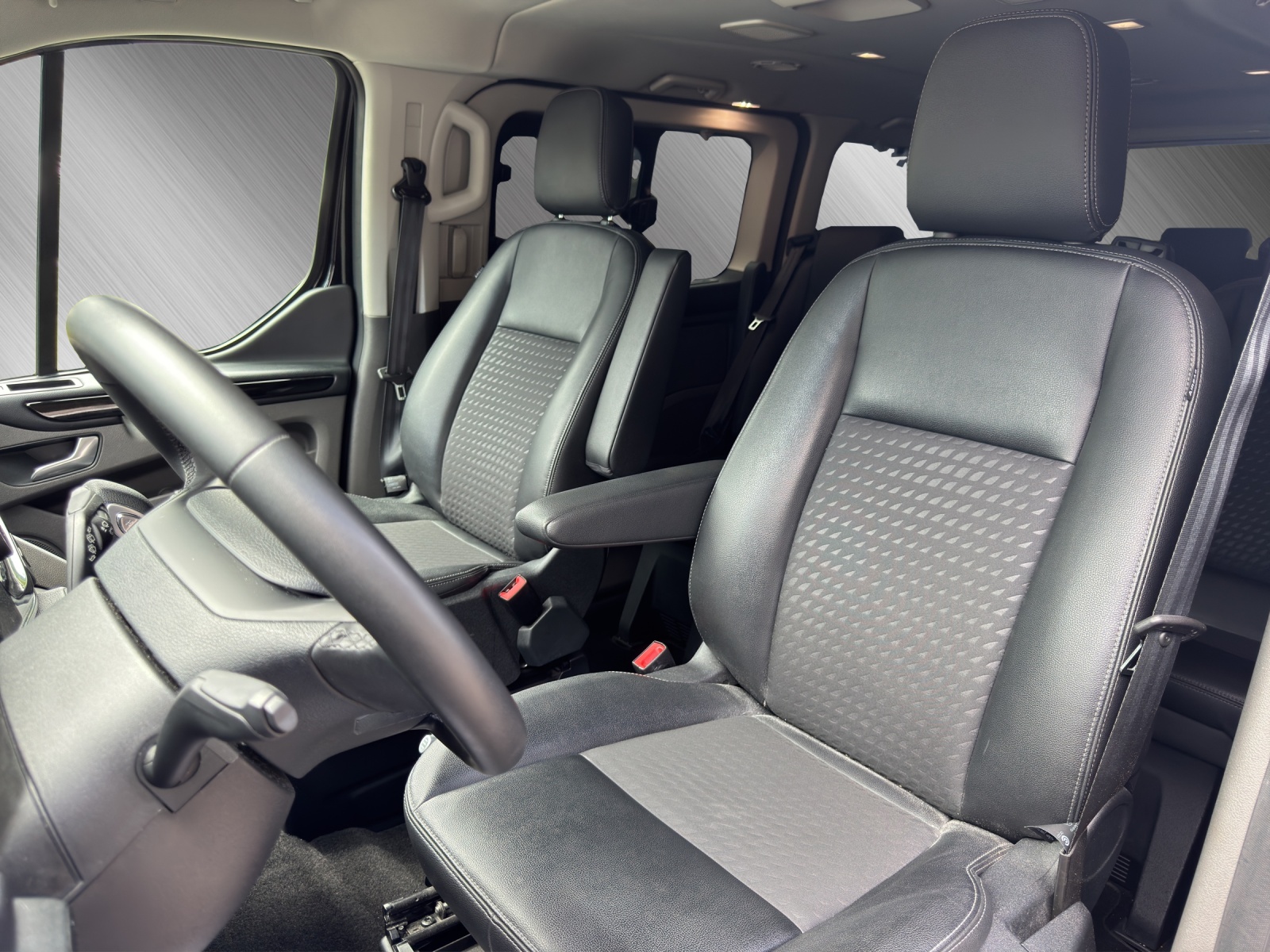 FORD Tourneo Custom Bus 320 L1 2.0 TDCi 185 Sport-image-11