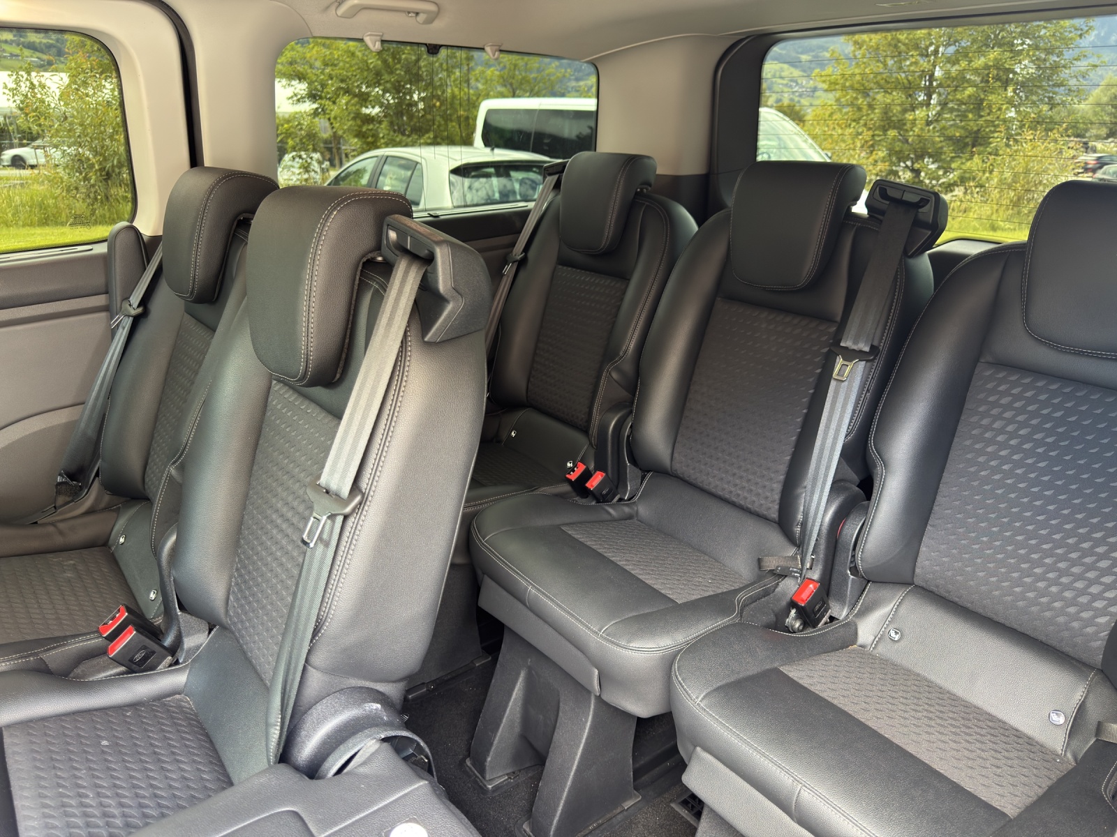 FORD Tourneo Custom Bus 320 L1 2.0 TDCi 185 Sport-image-13