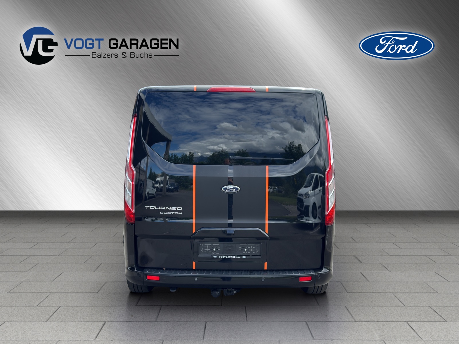 FORD Tourneo Custom Bus 320 L1 2.0 TDCi 185 Sport-image-4