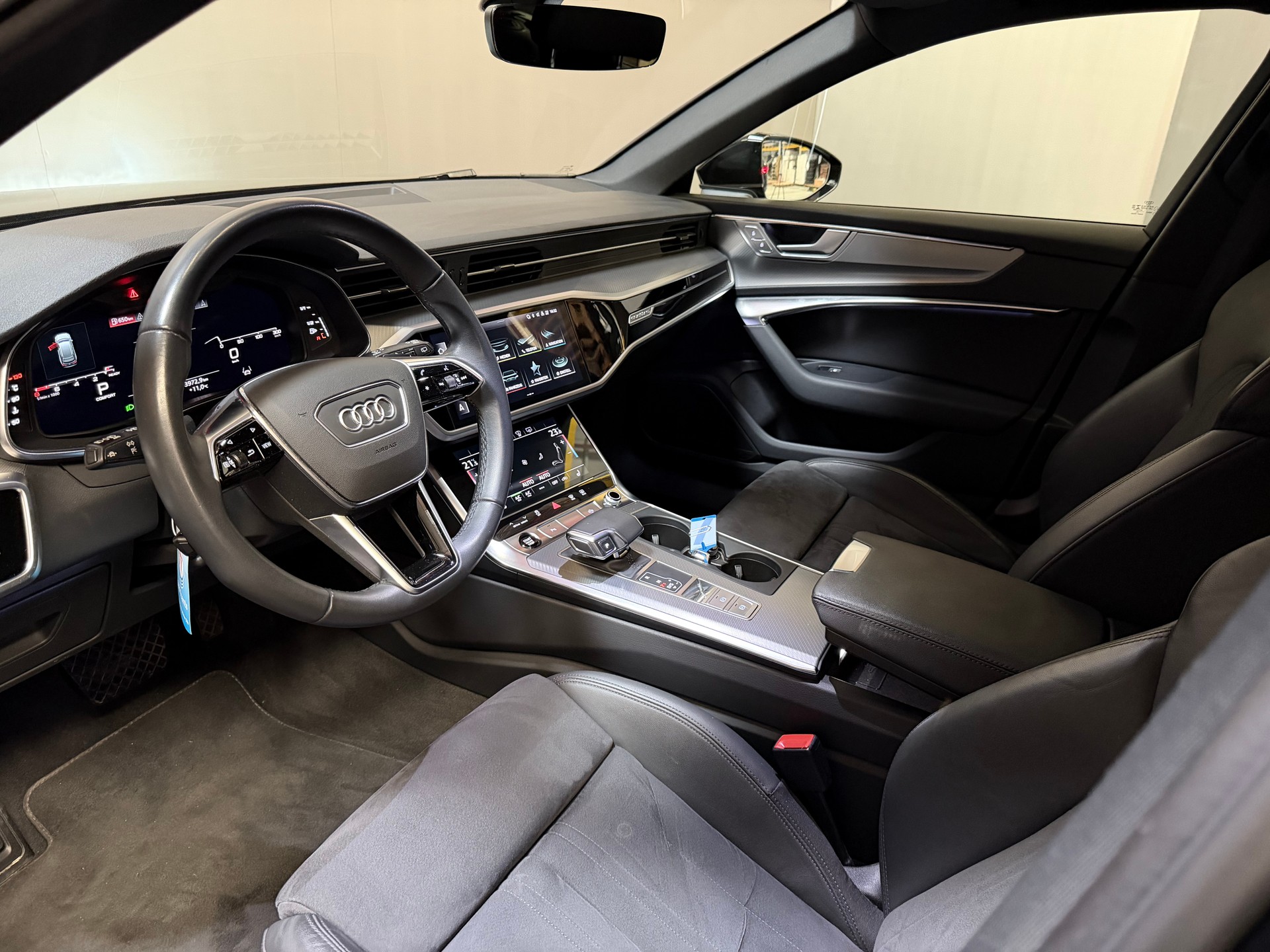 AUDI A6 Avant 45 TFSI Sport S-tronic quattro-image-12