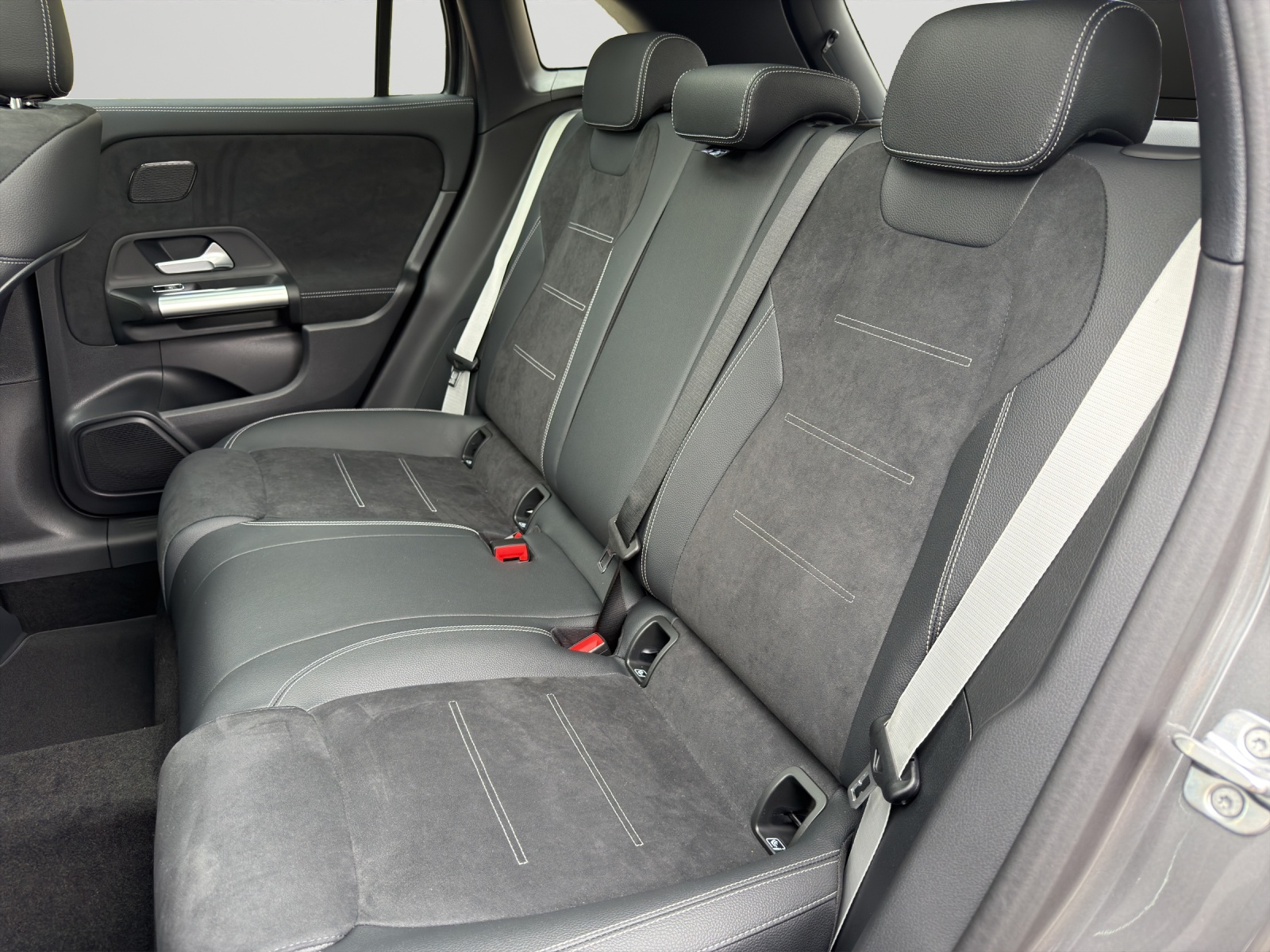 MERCEDES-BENZ GLA 200 Night Star 7G-DCT-image-14