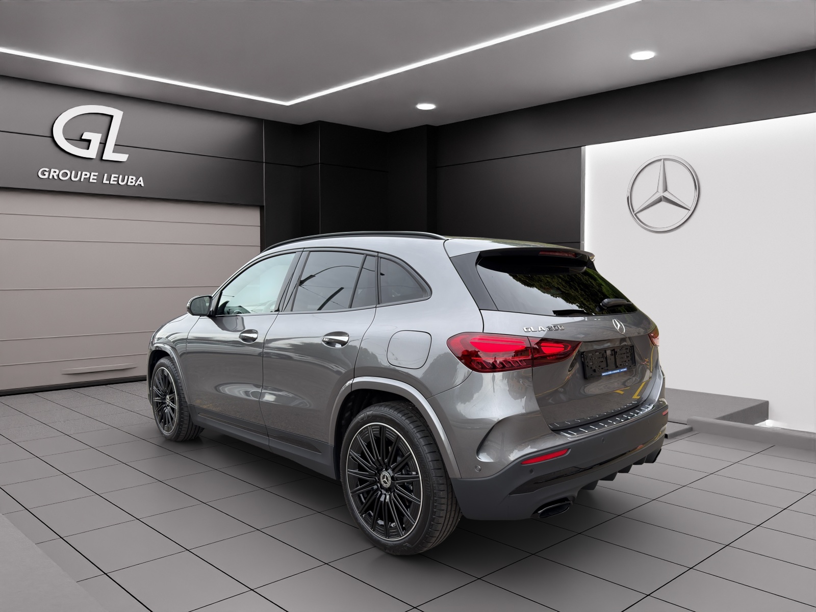 MERCEDES-BENZ GLA 200 Night Star 7G-DCT-showroom-element-3