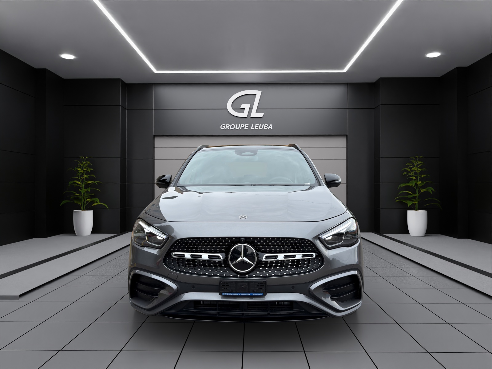 MERCEDES-BENZ GLA 200 Night Star 7G-DCT-showroom-element-1