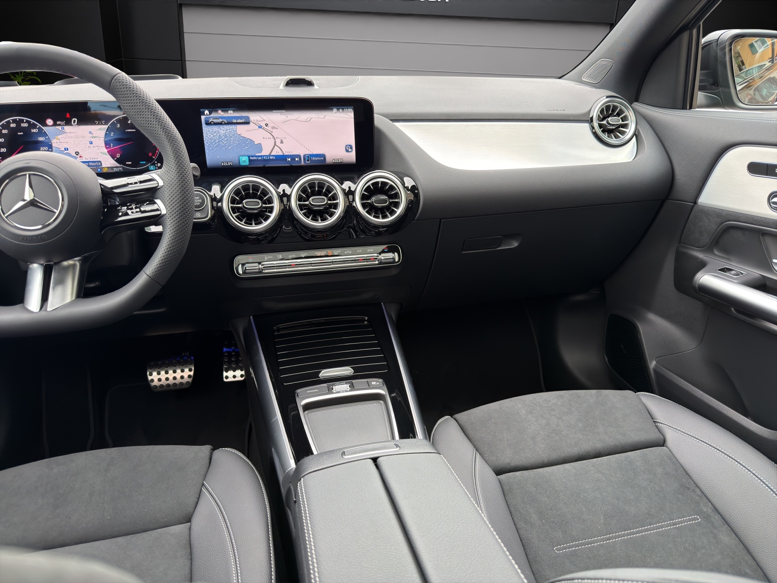 MERCEDES-BENZ GLA 200 Night Star 7G-DCT-image-8