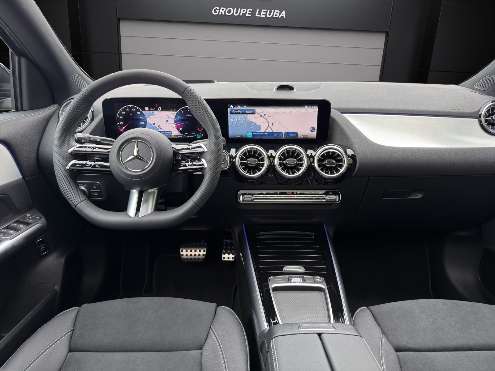 MERCEDES-BENZ GLA 200 Night Star 7G-DCT-image-9