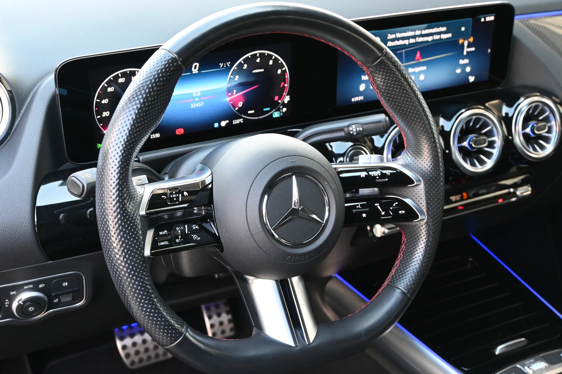 MERCEDES-BENZ GLA 200 AMG Line 7G-DCT + Facelift Modell-image-16