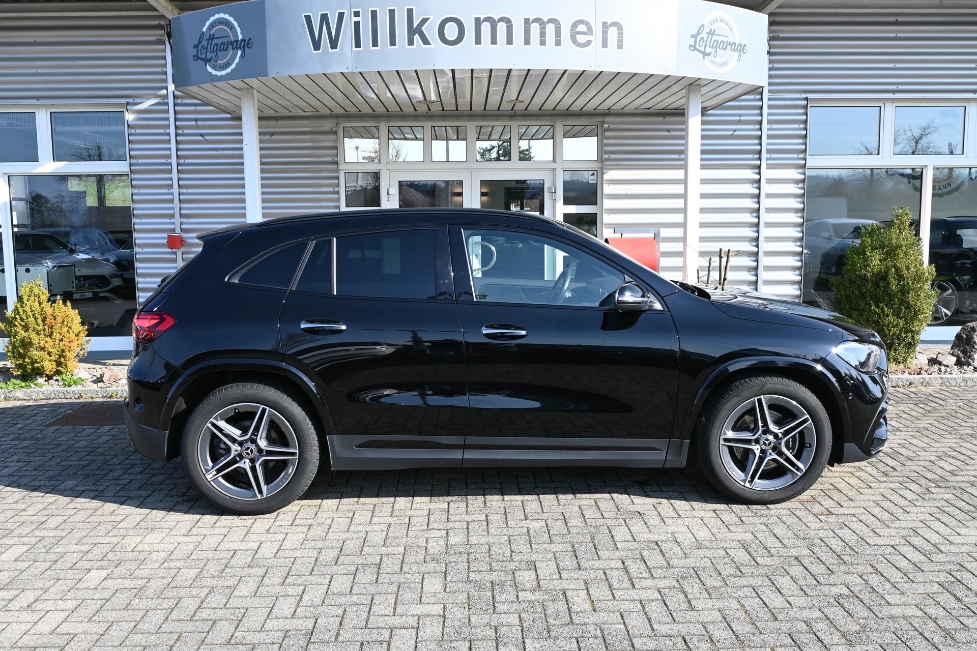 MERCEDES-BENZ GLA 200 AMG Line 7G-DCT + Facelift Modell-image-4