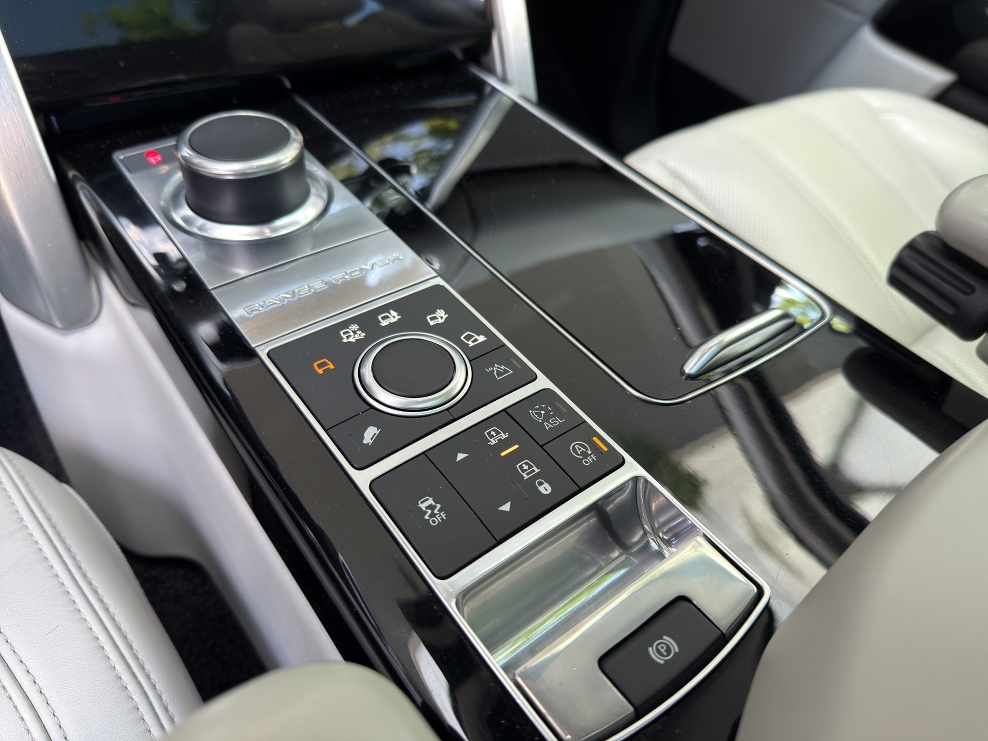 LAND ROVER Range Rover 3.0 TDV6 Vogue Automatic-image-13