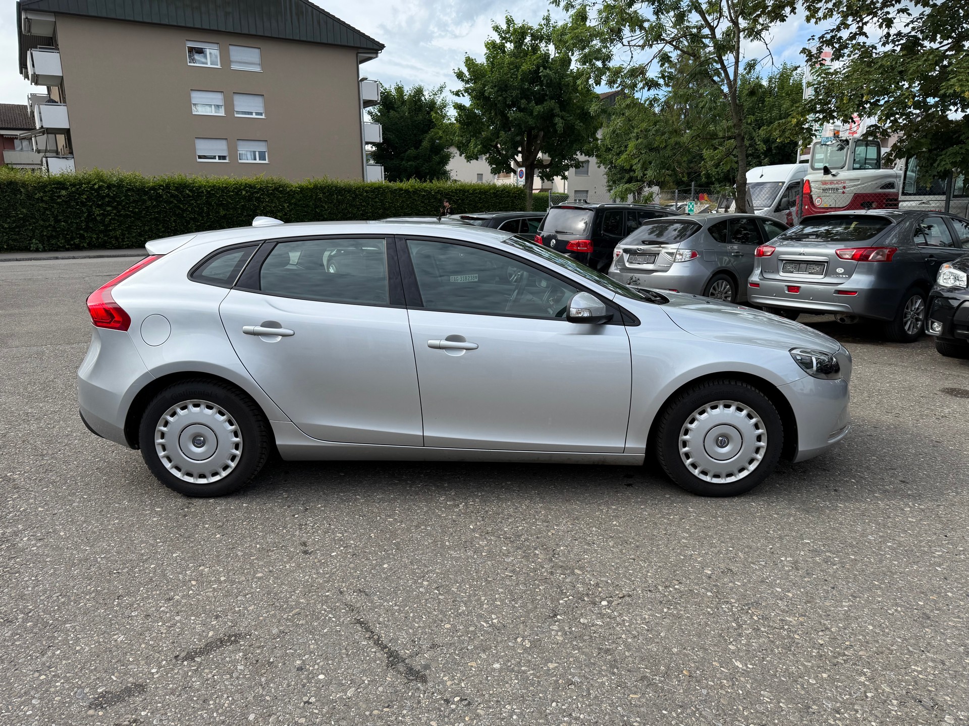 VOLVO V40 T2 Momentum Geartronic-showroom-element-2