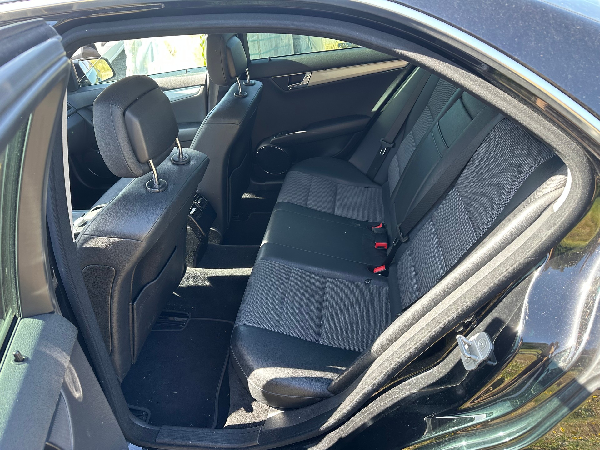 MERCEDES-BENZ C 200 CGI BlueEfficiency Avantgarde Automatic-image-6