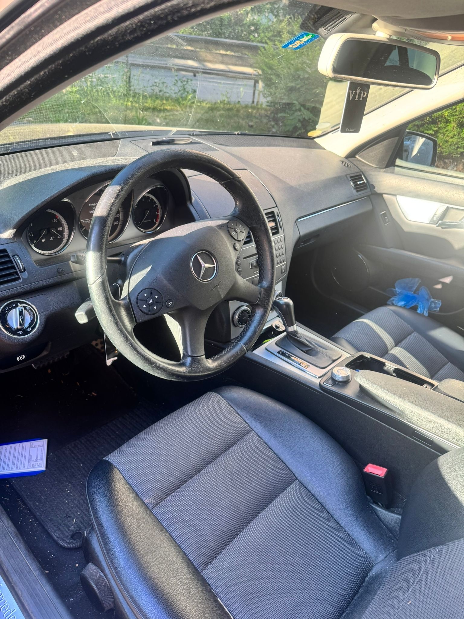 MERCEDES-BENZ C 200 CGI BlueEfficiency Avantgarde Automatic-image-9