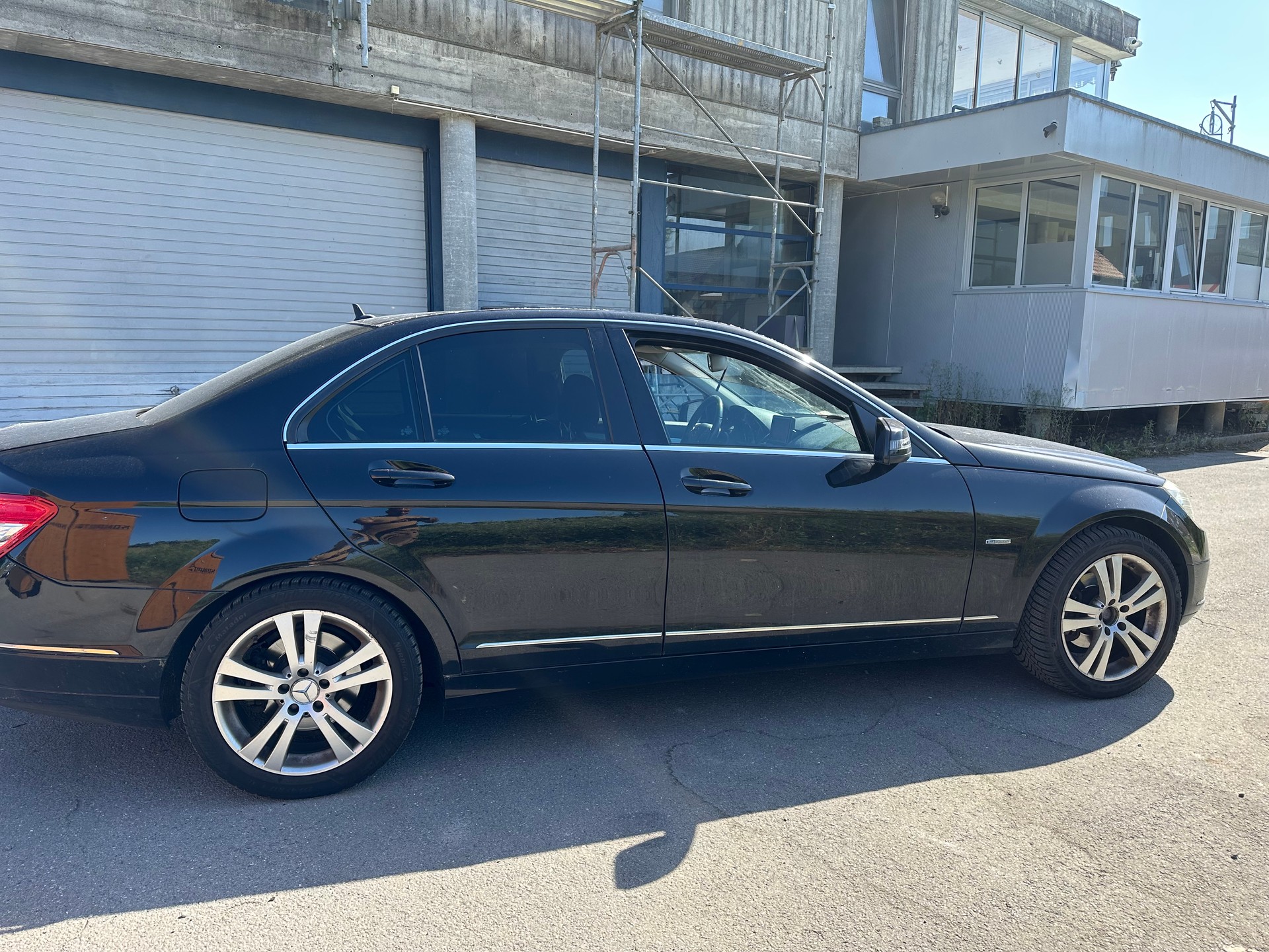 MERCEDES-BENZ C 200 CGI BlueEfficiency Avantgarde Automatic-image-8