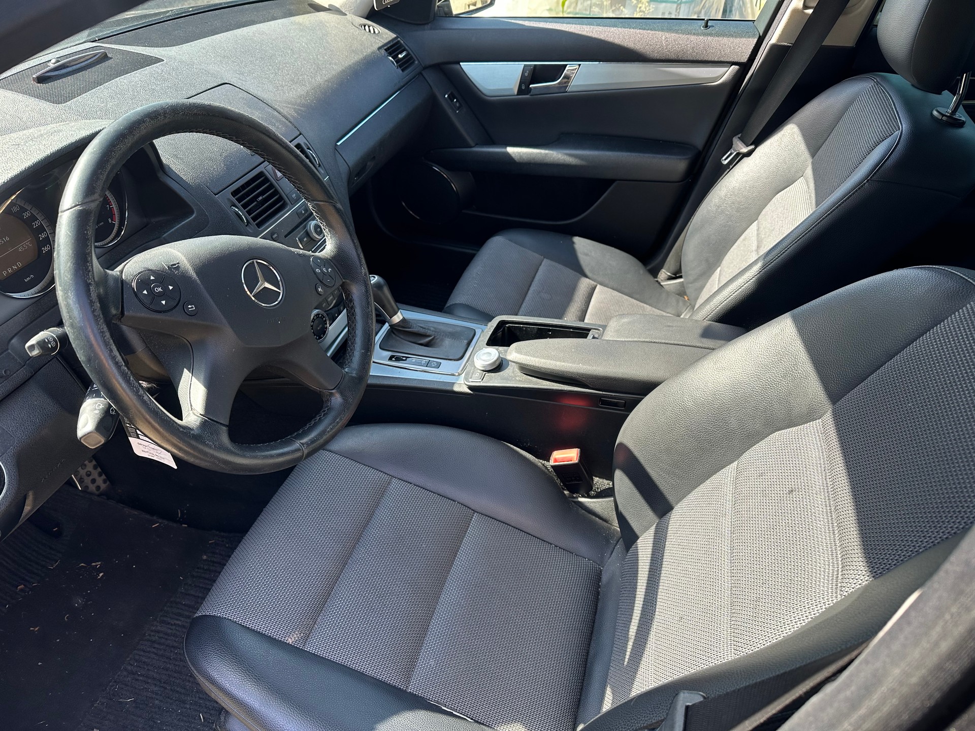 MERCEDES-BENZ C 200 CGI BlueEfficiency Avantgarde Automatic-image-7