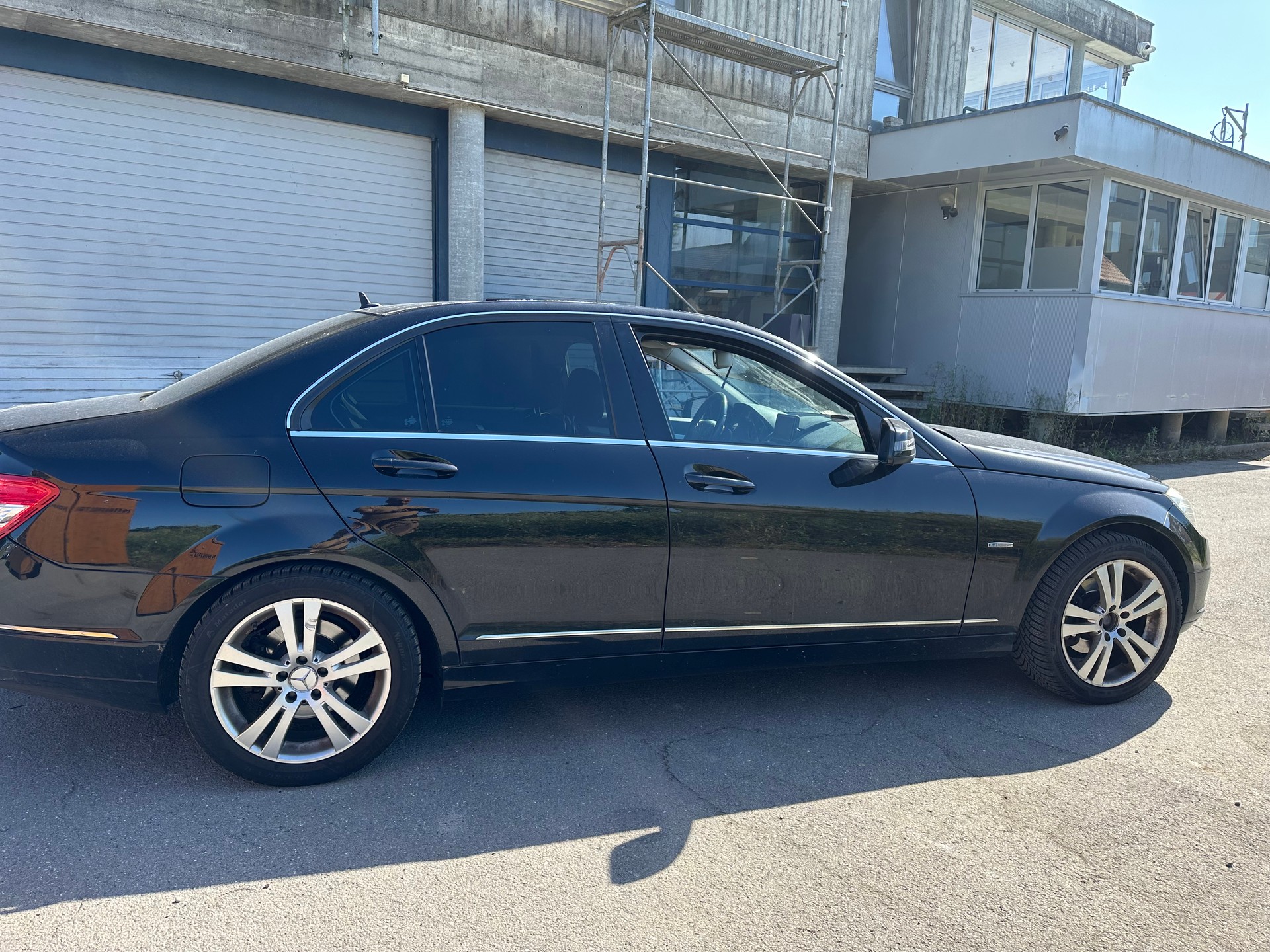MERCEDES-BENZ C 200 CGI BlueEfficiency Avantgarde Automatic-image-2