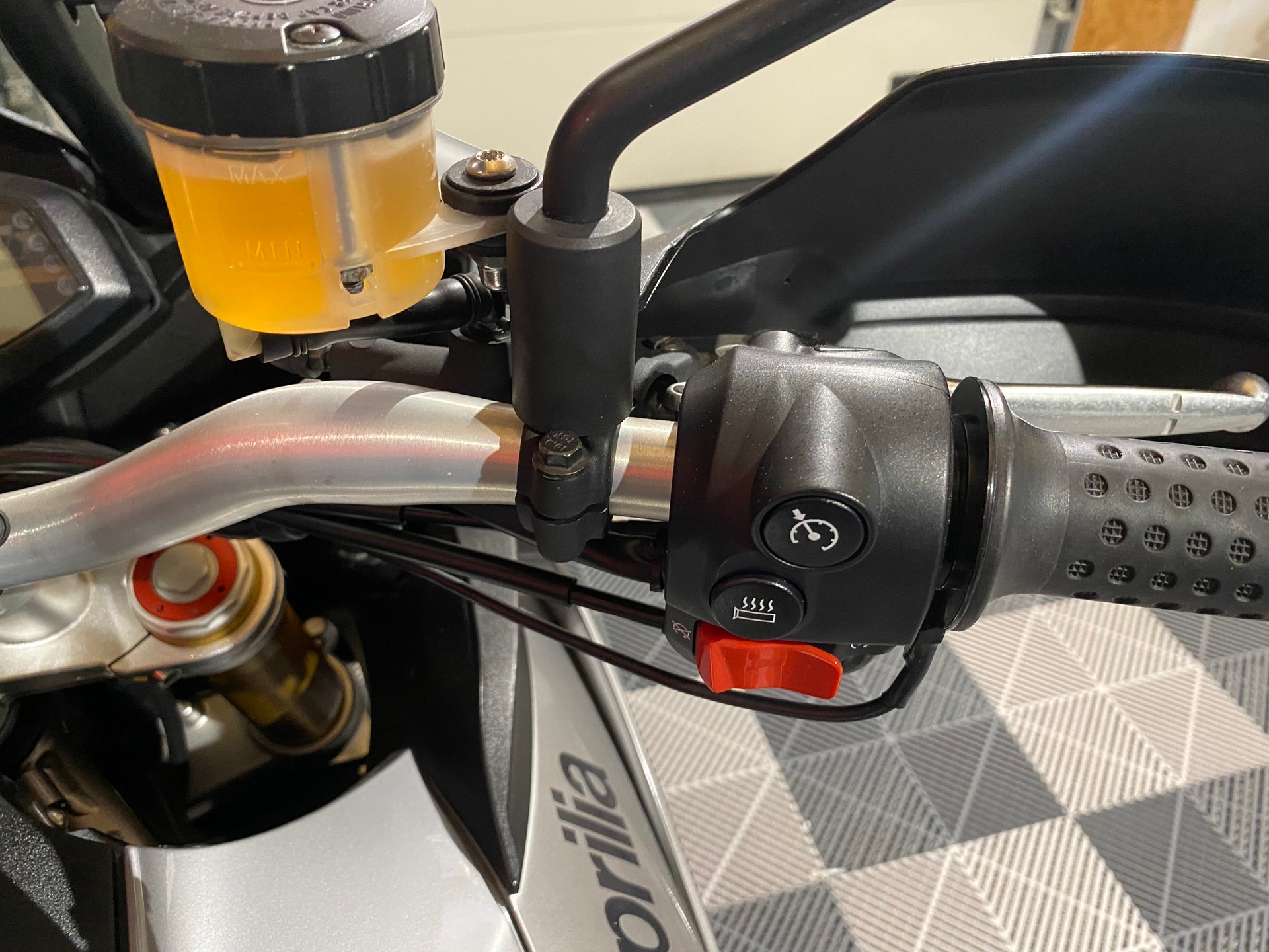 APRILIA Caponord 1200 ABS/TC Travel Pack-image-9