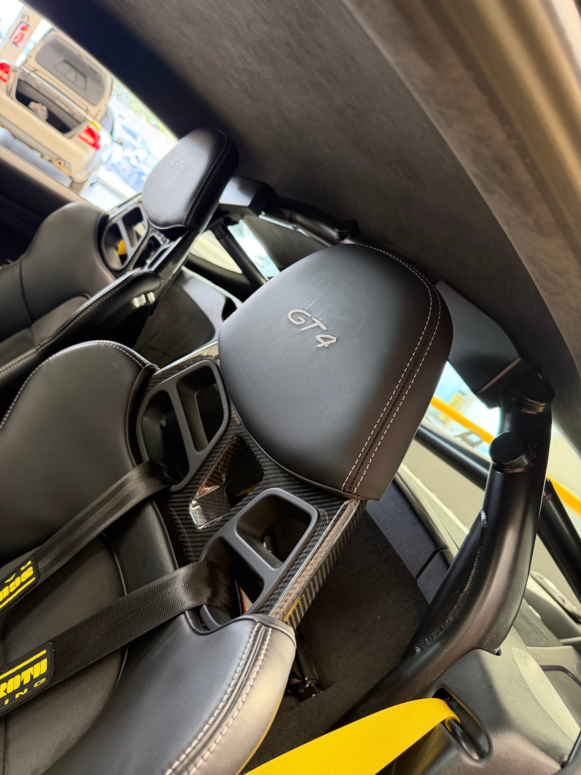 PORSCHE 718 Cayman GT4-image-12