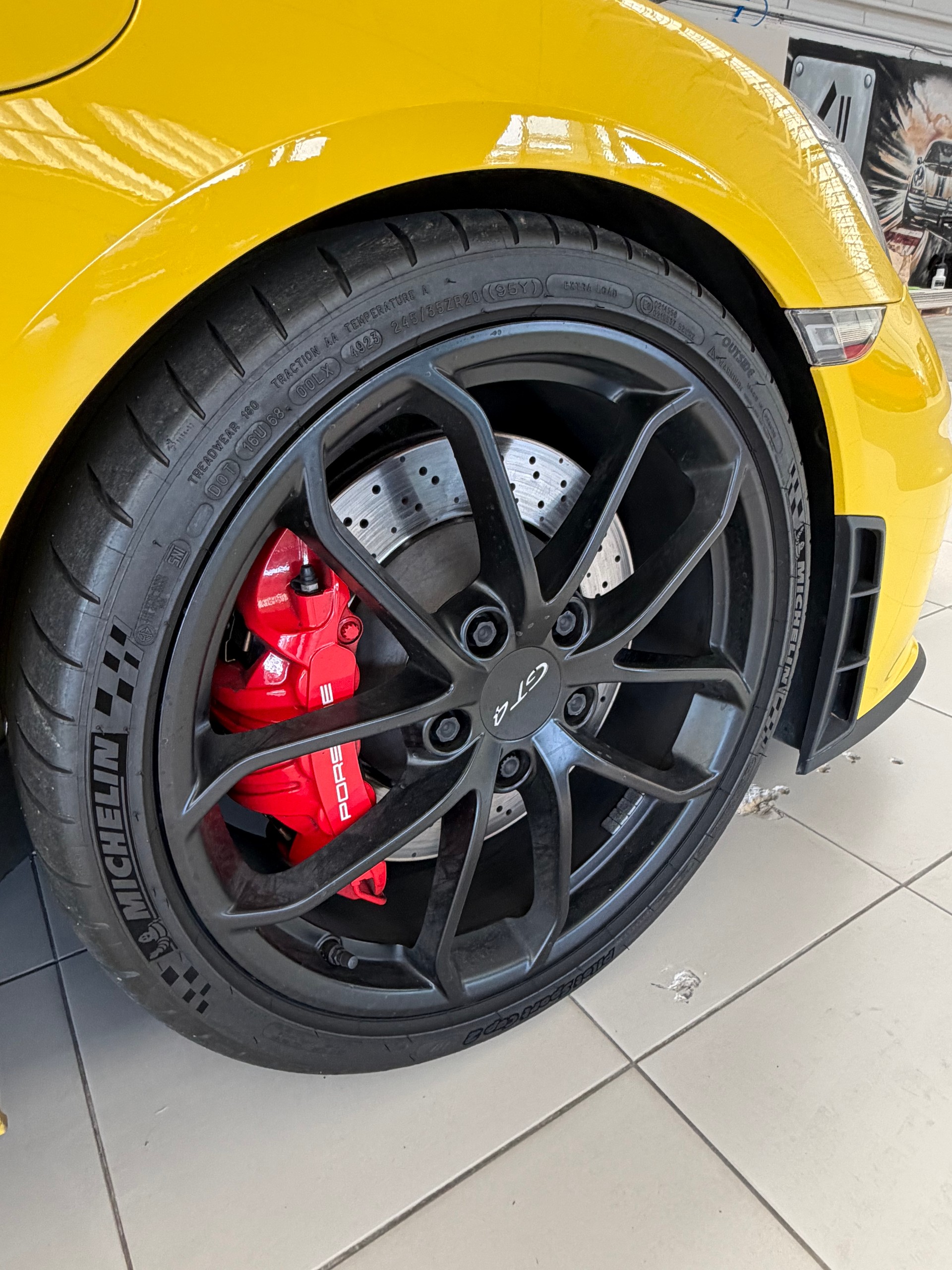 PORSCHE 718 Cayman GT4-image-18