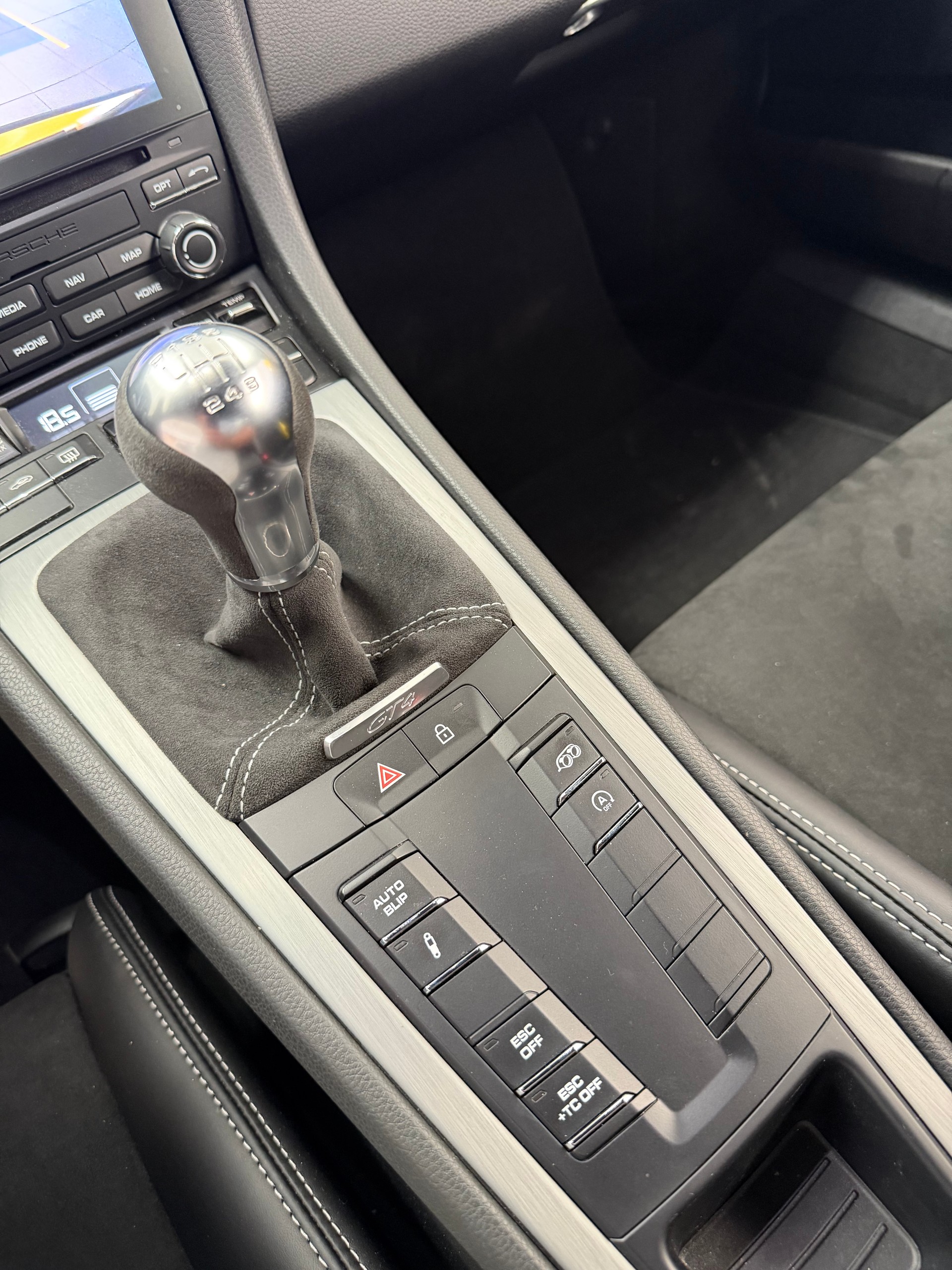 PORSCHE 718 Cayman GT4-image-14