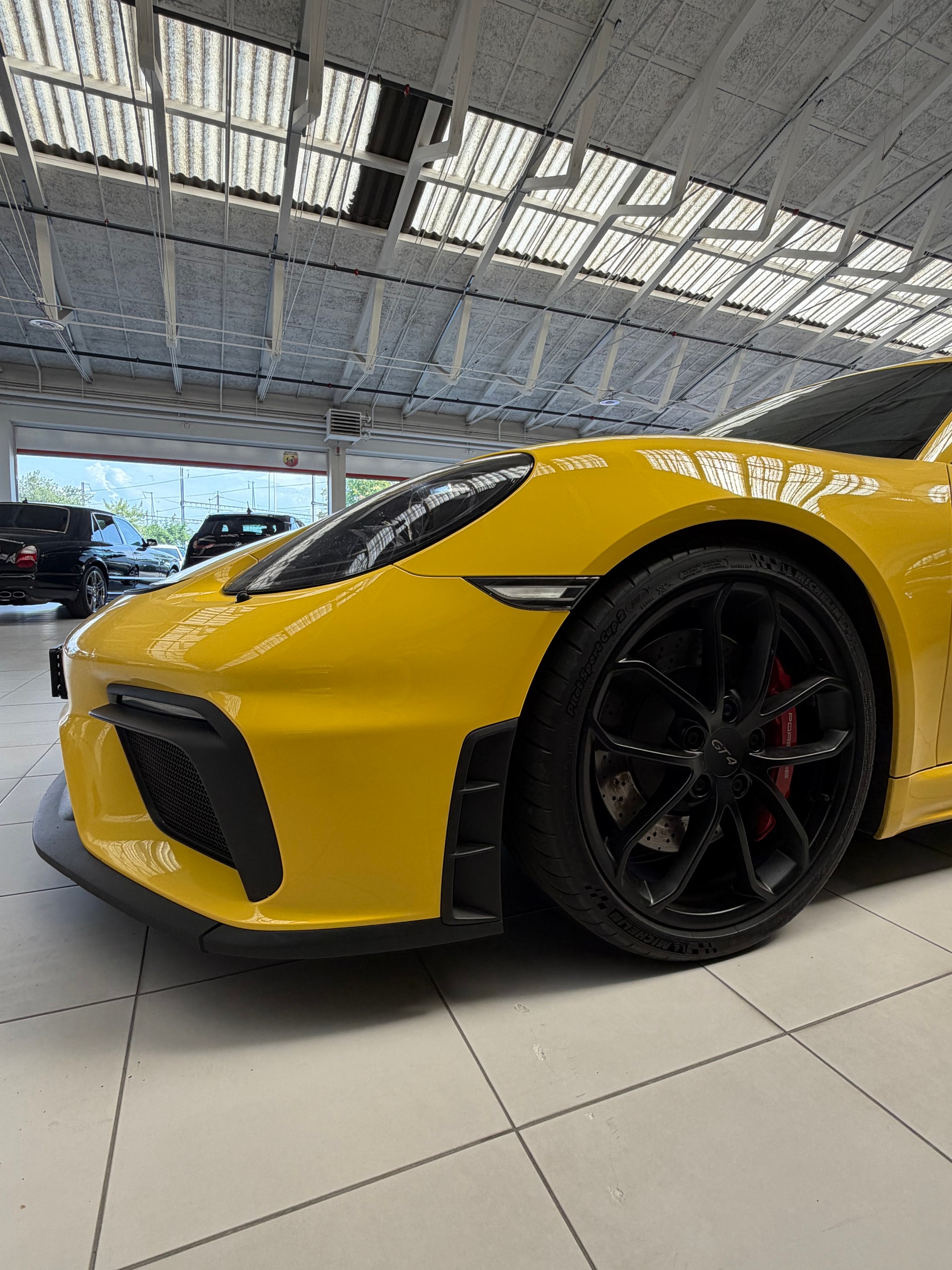 PORSCHE 718 Cayman GT4-image-15