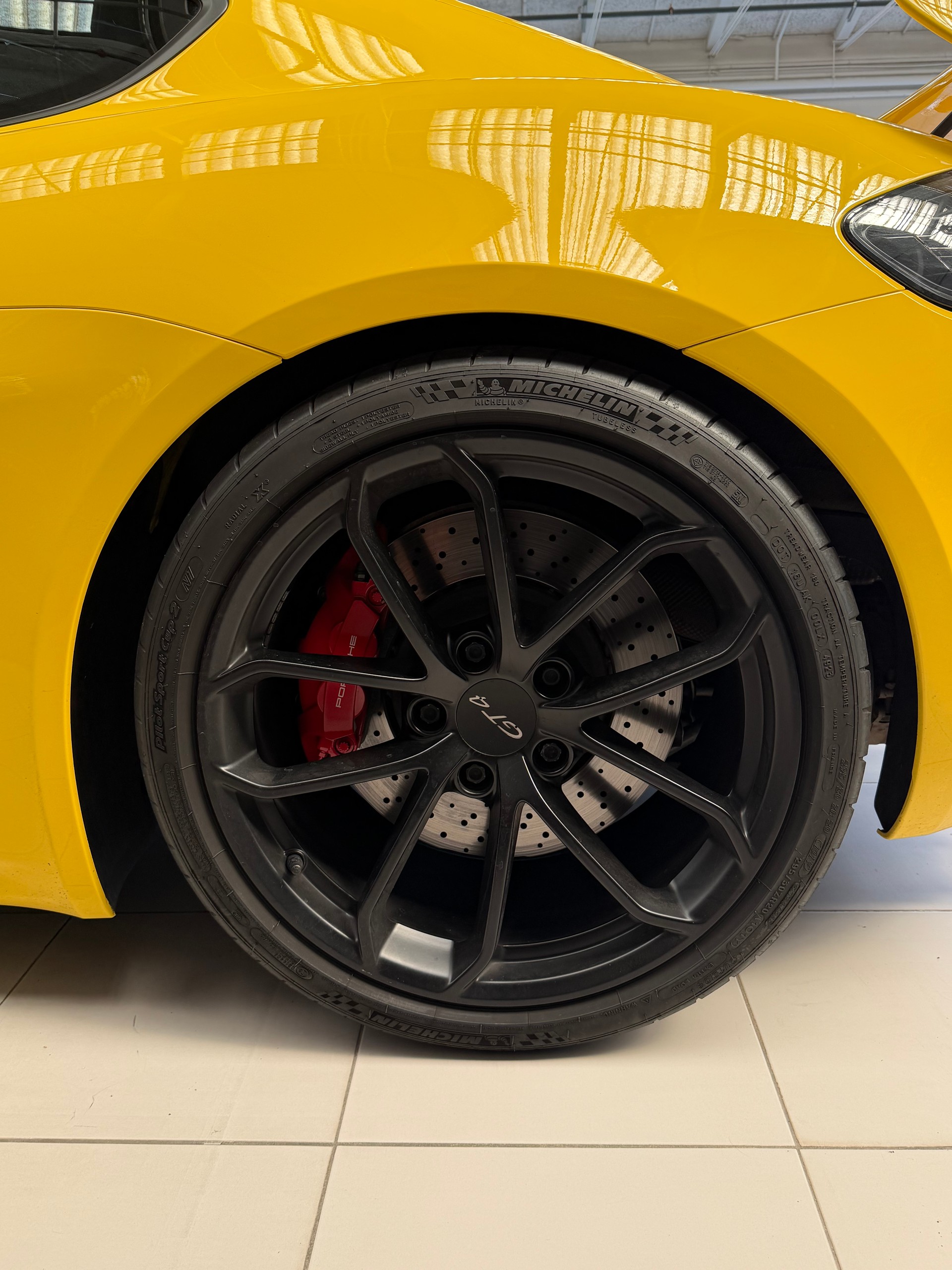 PORSCHE 718 Cayman GT4-image-7