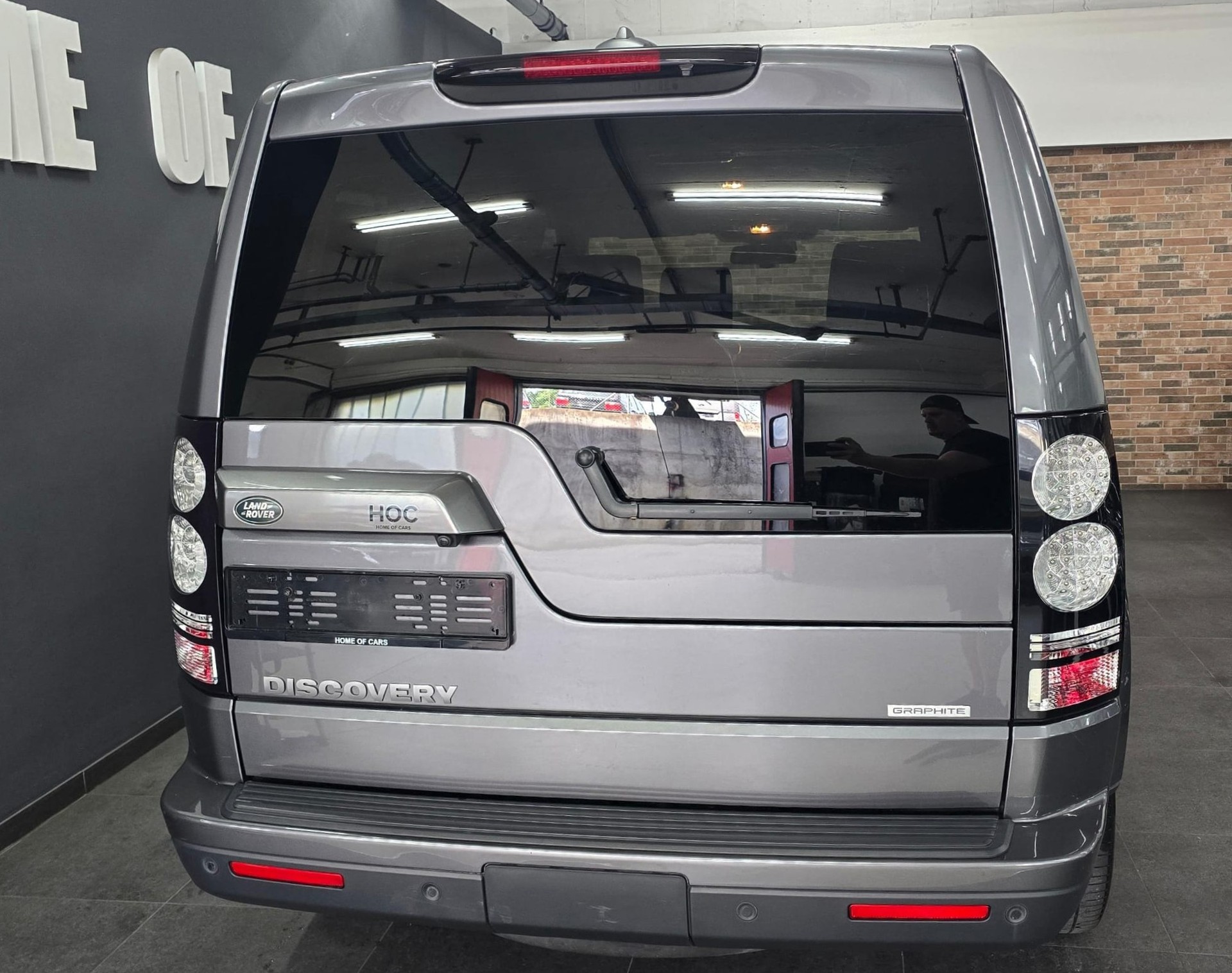 LAND ROVER Discovery 3.0 SDV6 Graphite Automatic-image-6