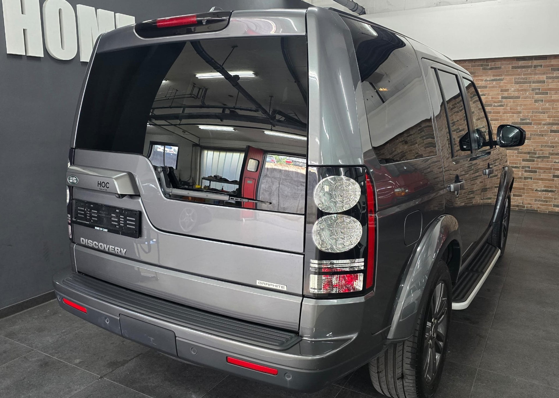 LAND ROVER Discovery 3.0 SDV6 Graphite Automatic-image-7