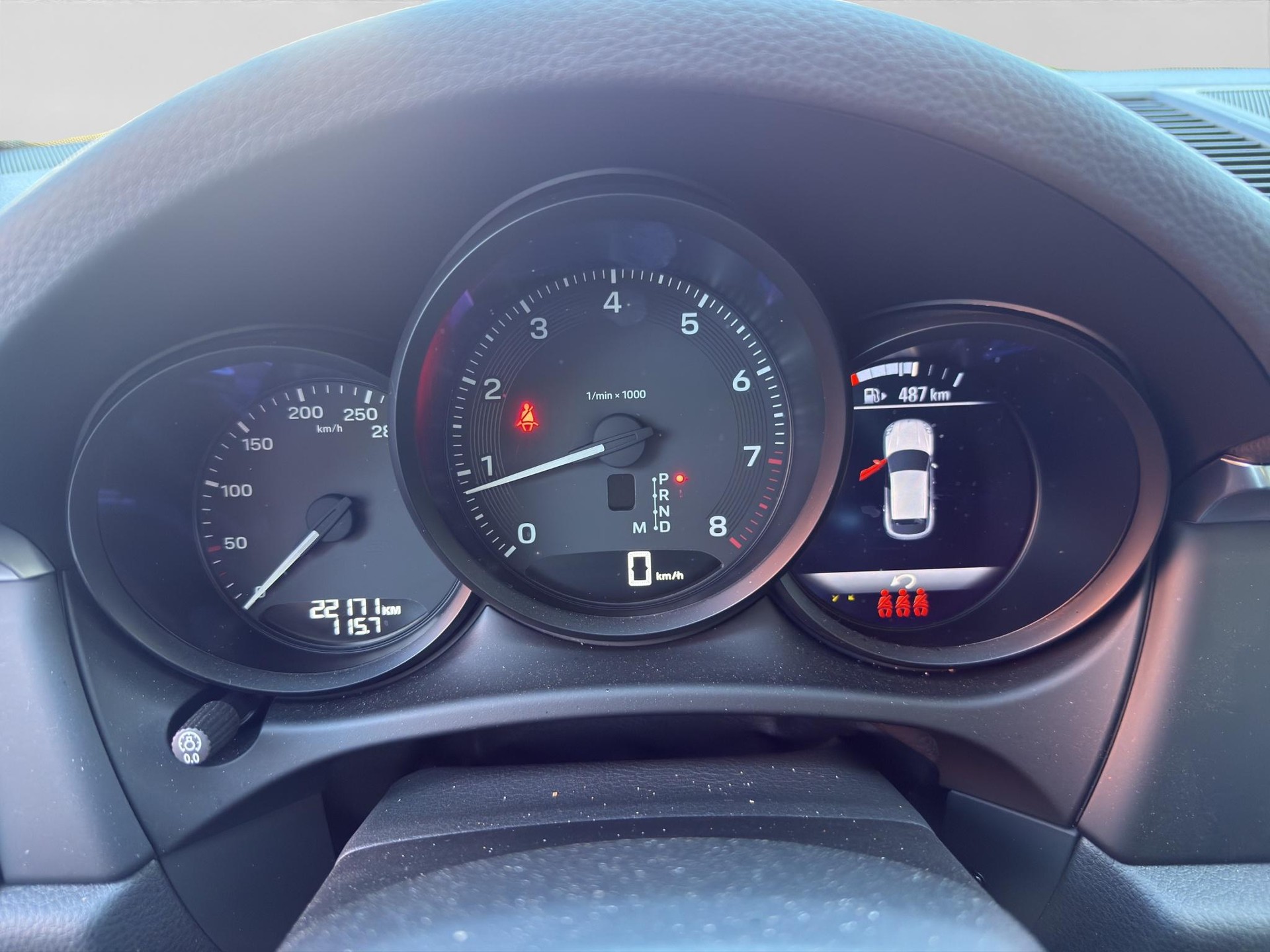 PORSCHE Macan 2.0-showroom-element-3