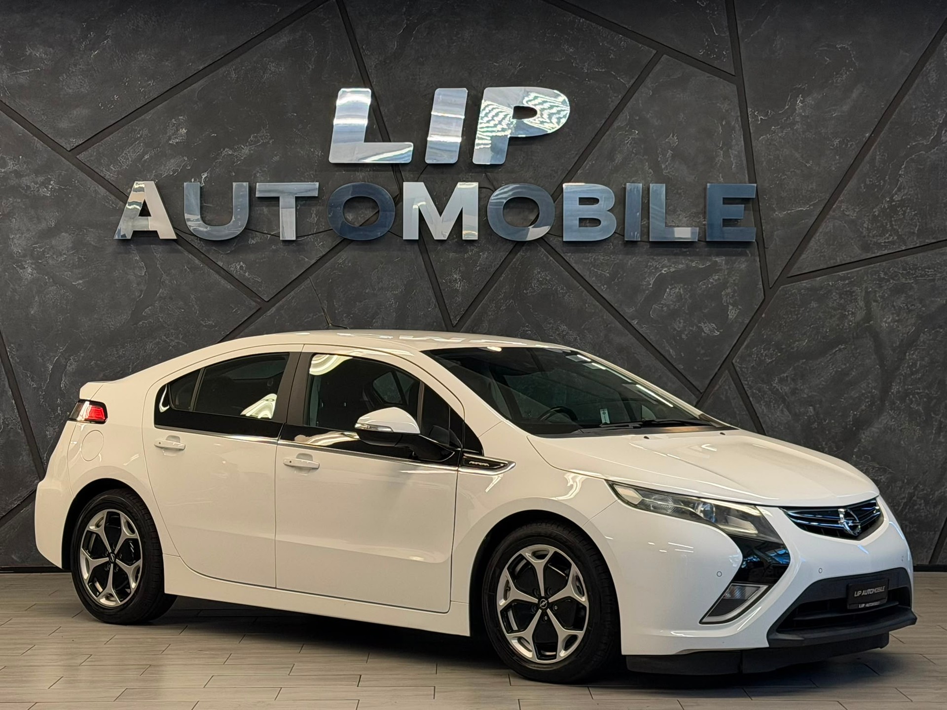OPEL Ampera E-REV-showroom-element-2
