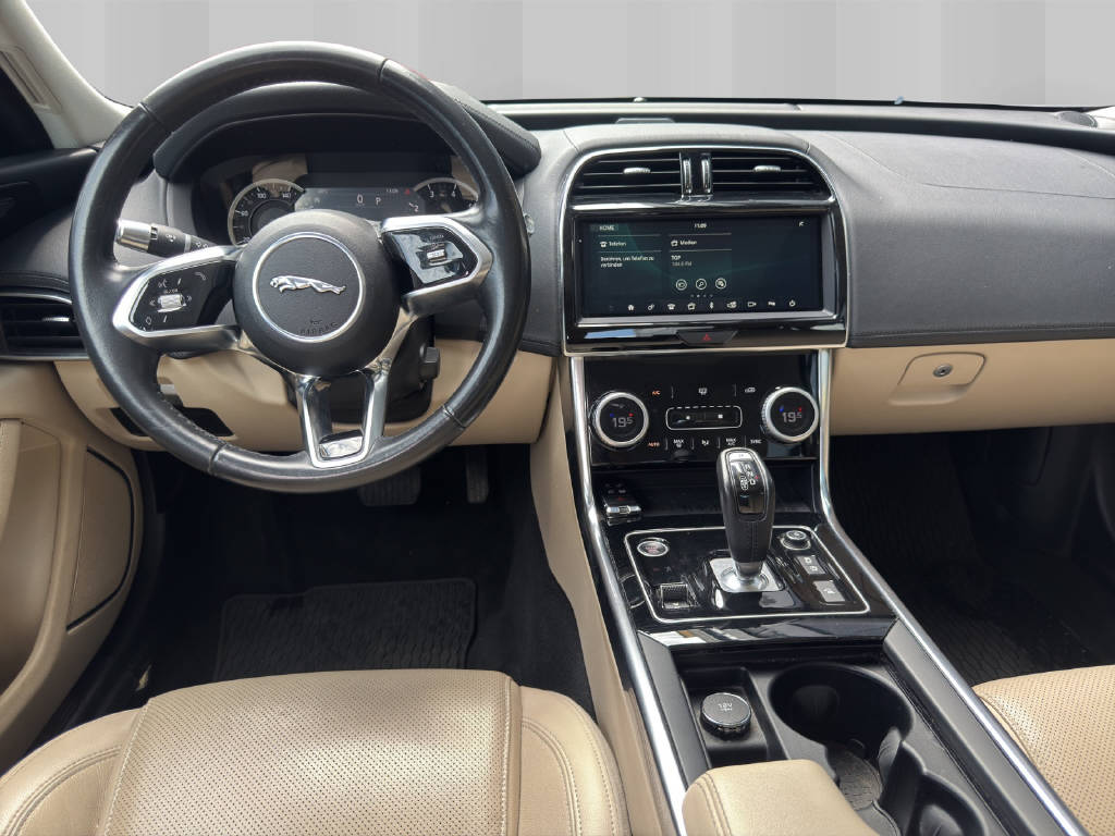 JAGUAR XE 2.0 T 250 S-image-12