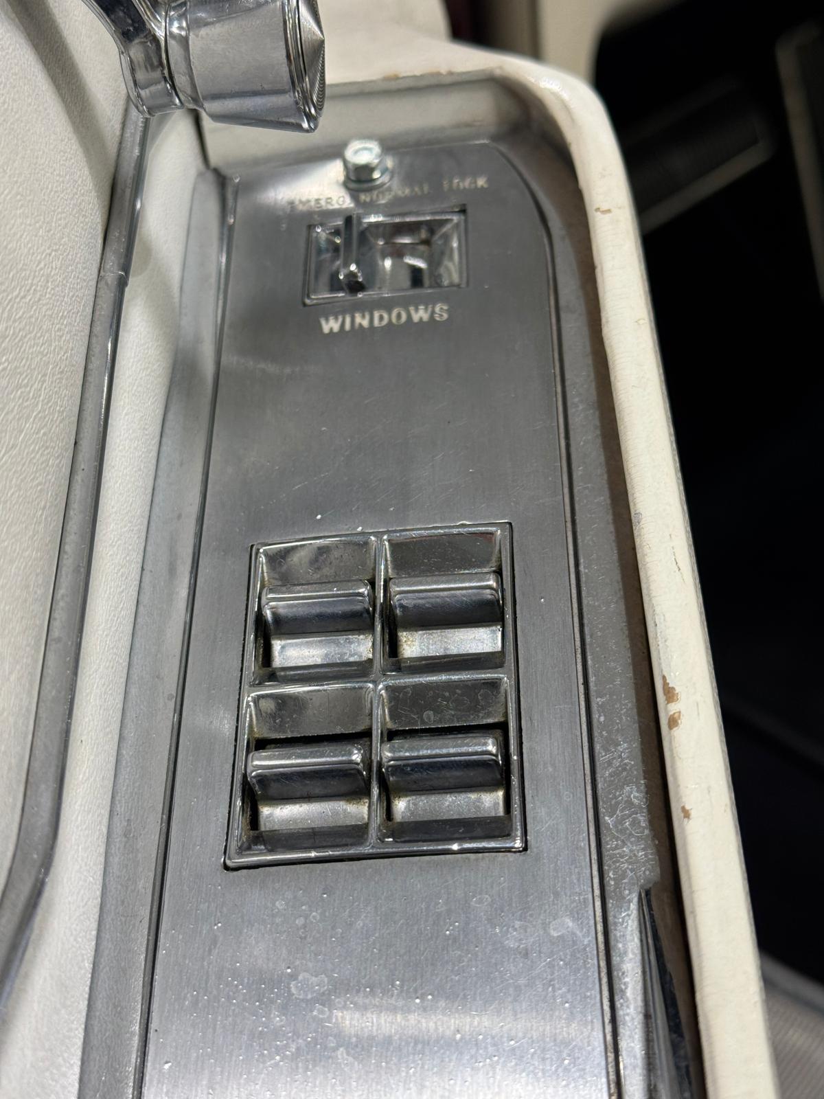 CADILLAC DEVILLE-image-17