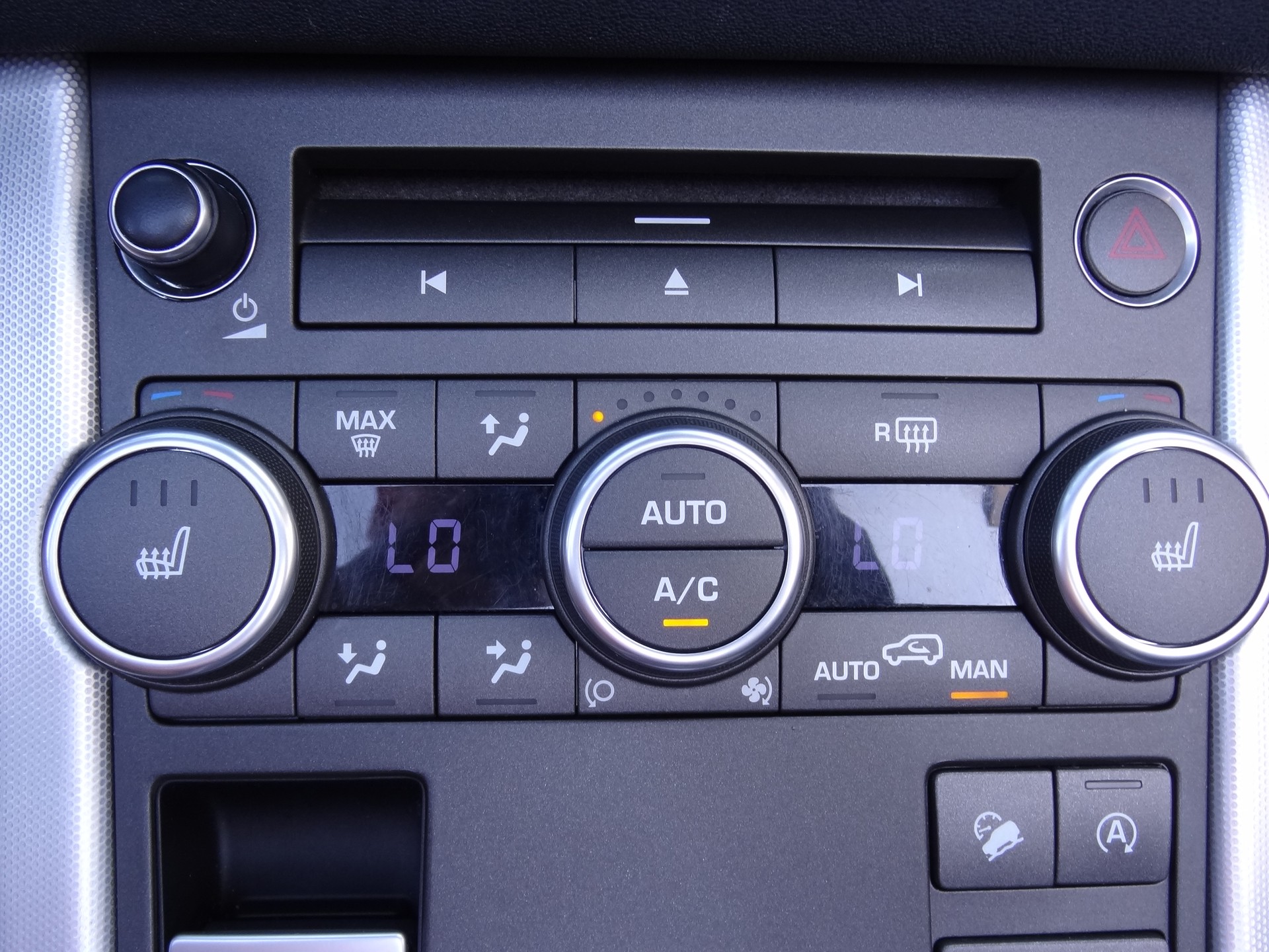 LAND ROVER Range Rover Evoque Conver. 2.0 TD4 HSE Dynamic AT9-image-24