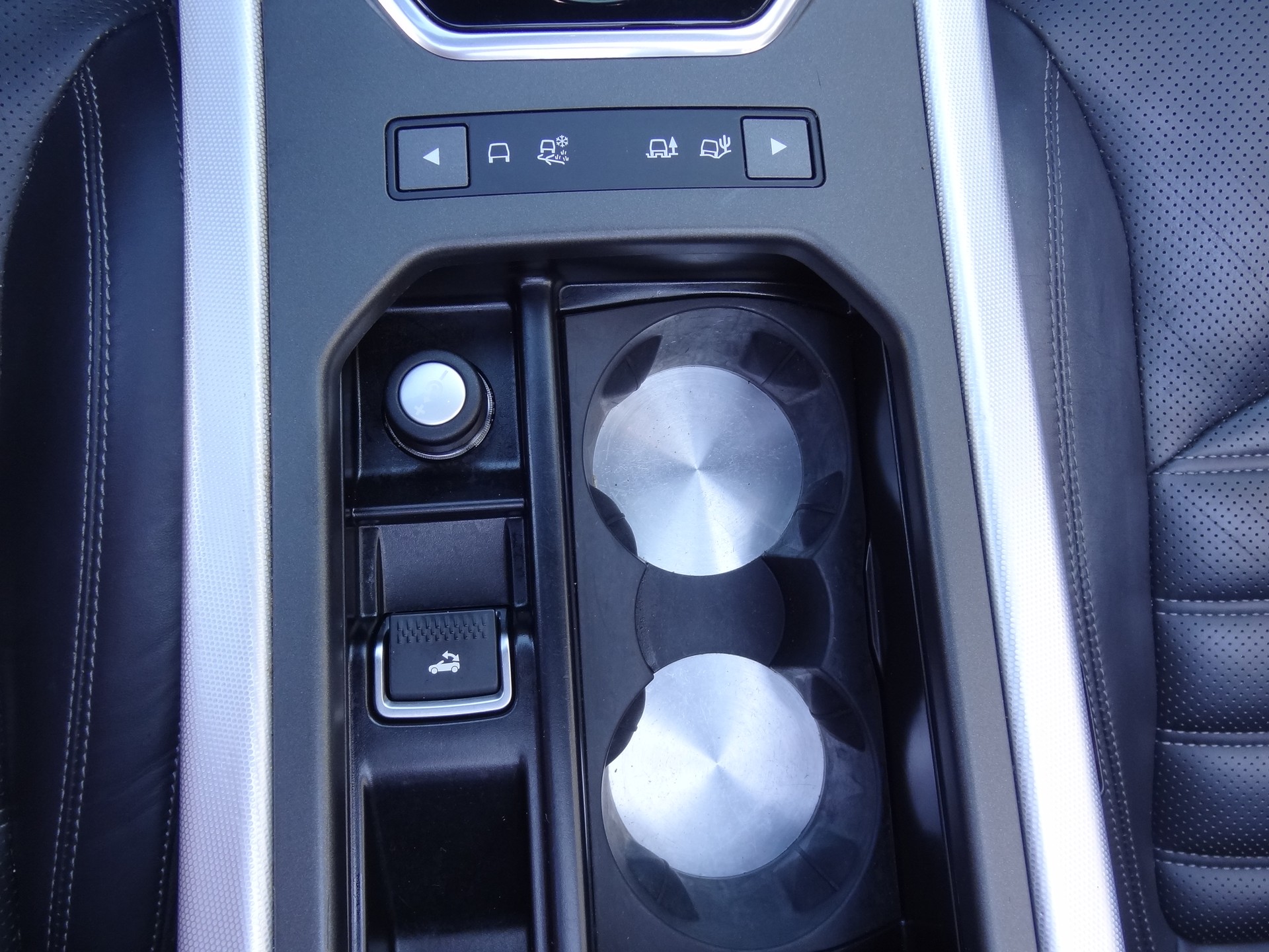 LAND ROVER Range Rover Evoque Conver. 2.0 TD4 HSE Dynamic AT9-image-25