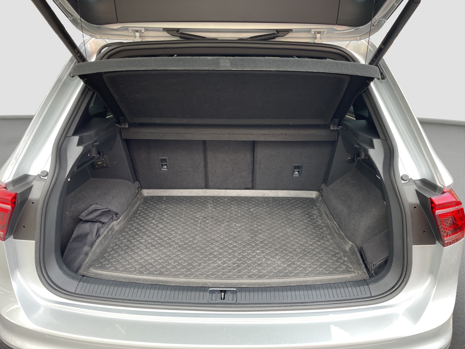 VW Tiguan 2.0TSI R-Line 4Motion DSG-image-9