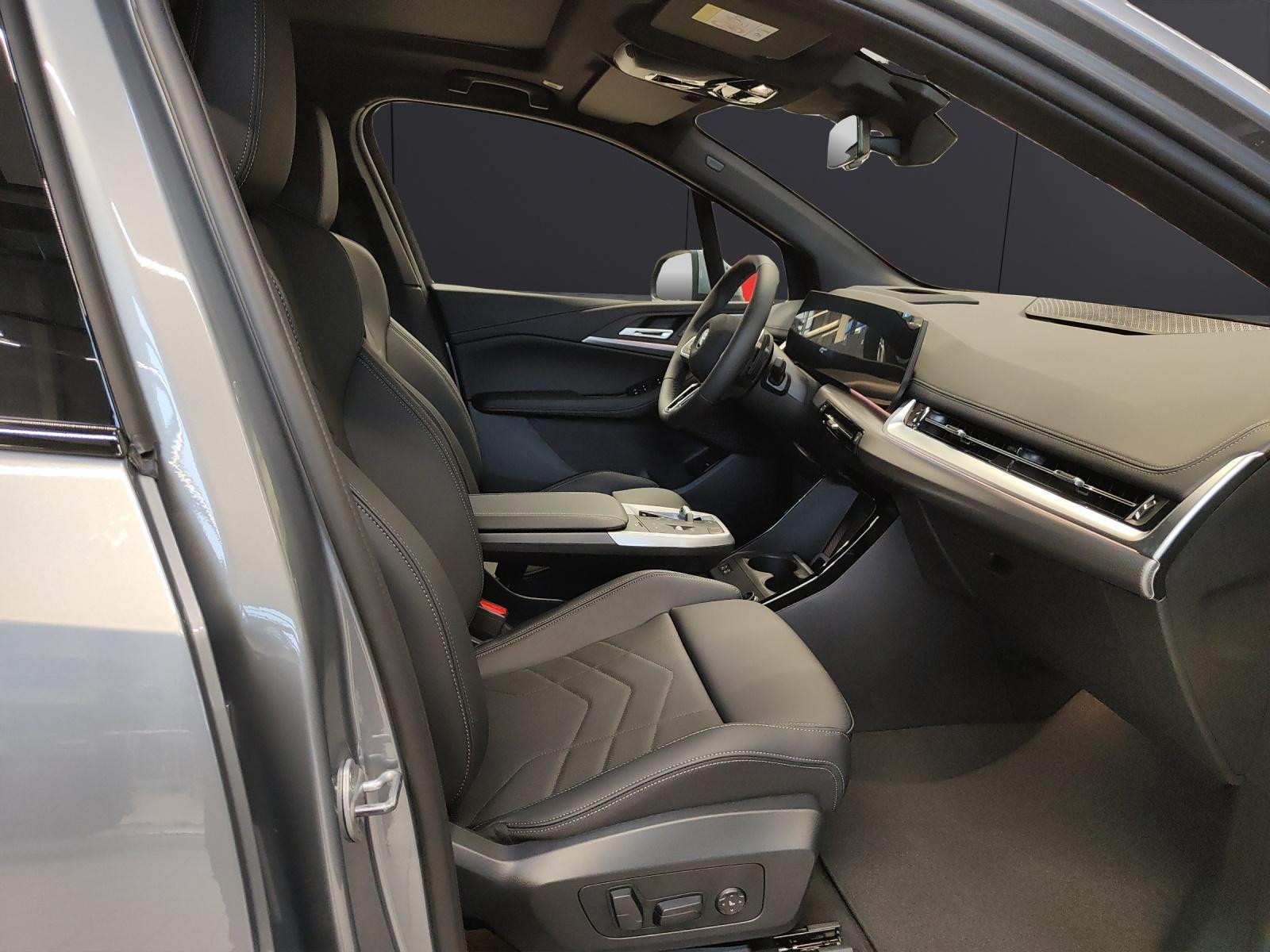 BMW 230e xDrive Active Tourer-image-7
