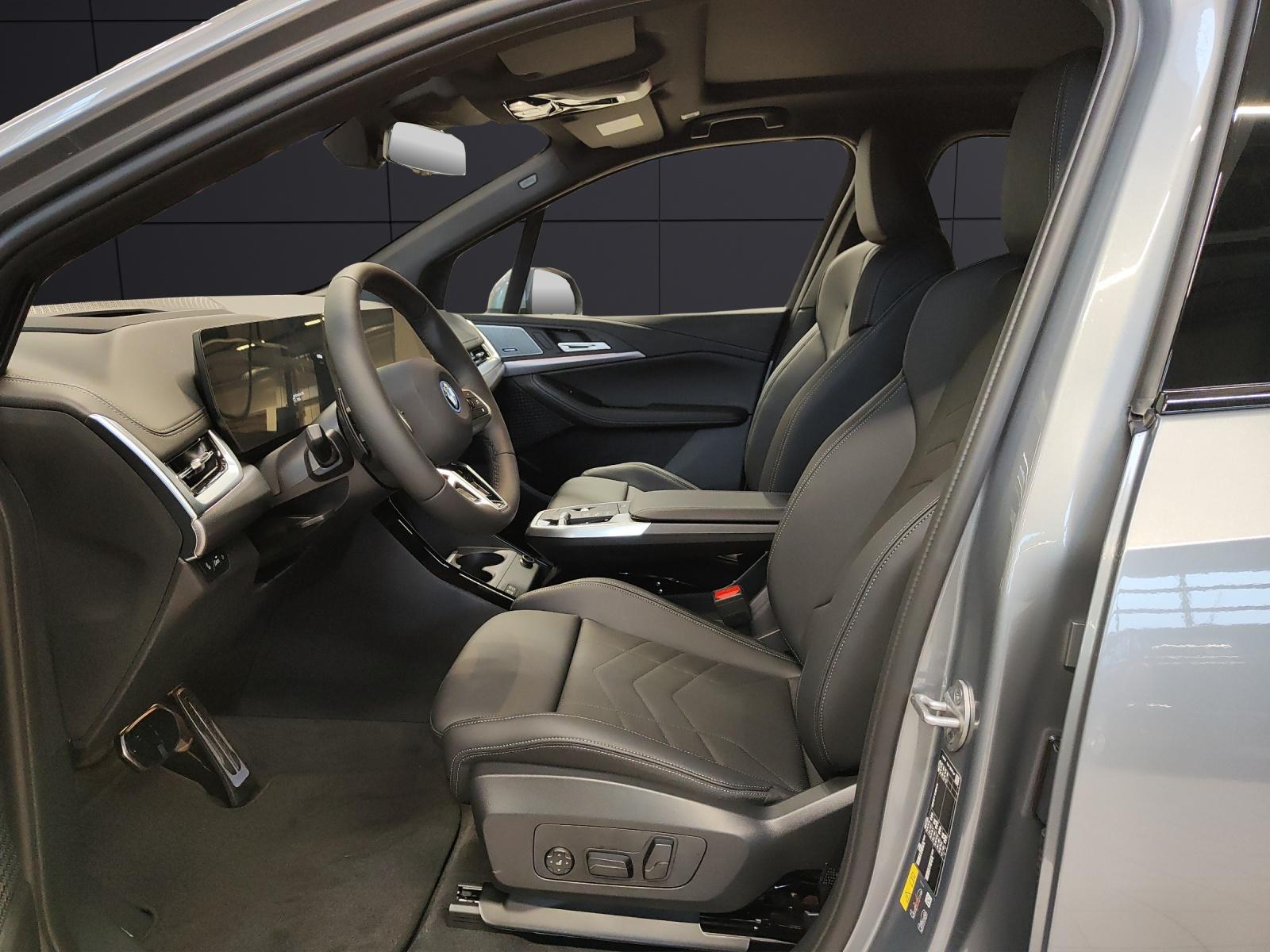 BMW 230e xDrive Active Tourer-showroom-element-1