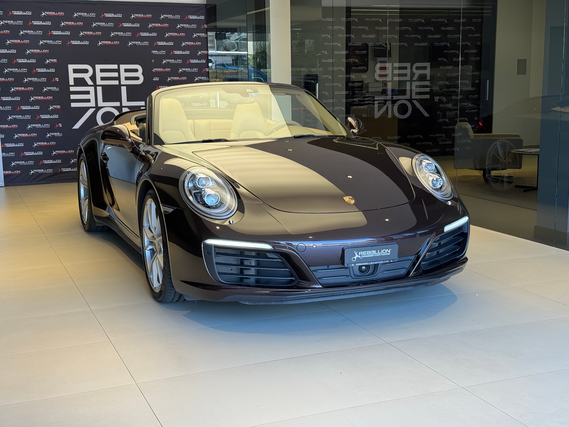 PORSCHE 911 Carrera 4S Cabrio PDK-showroom-element-2