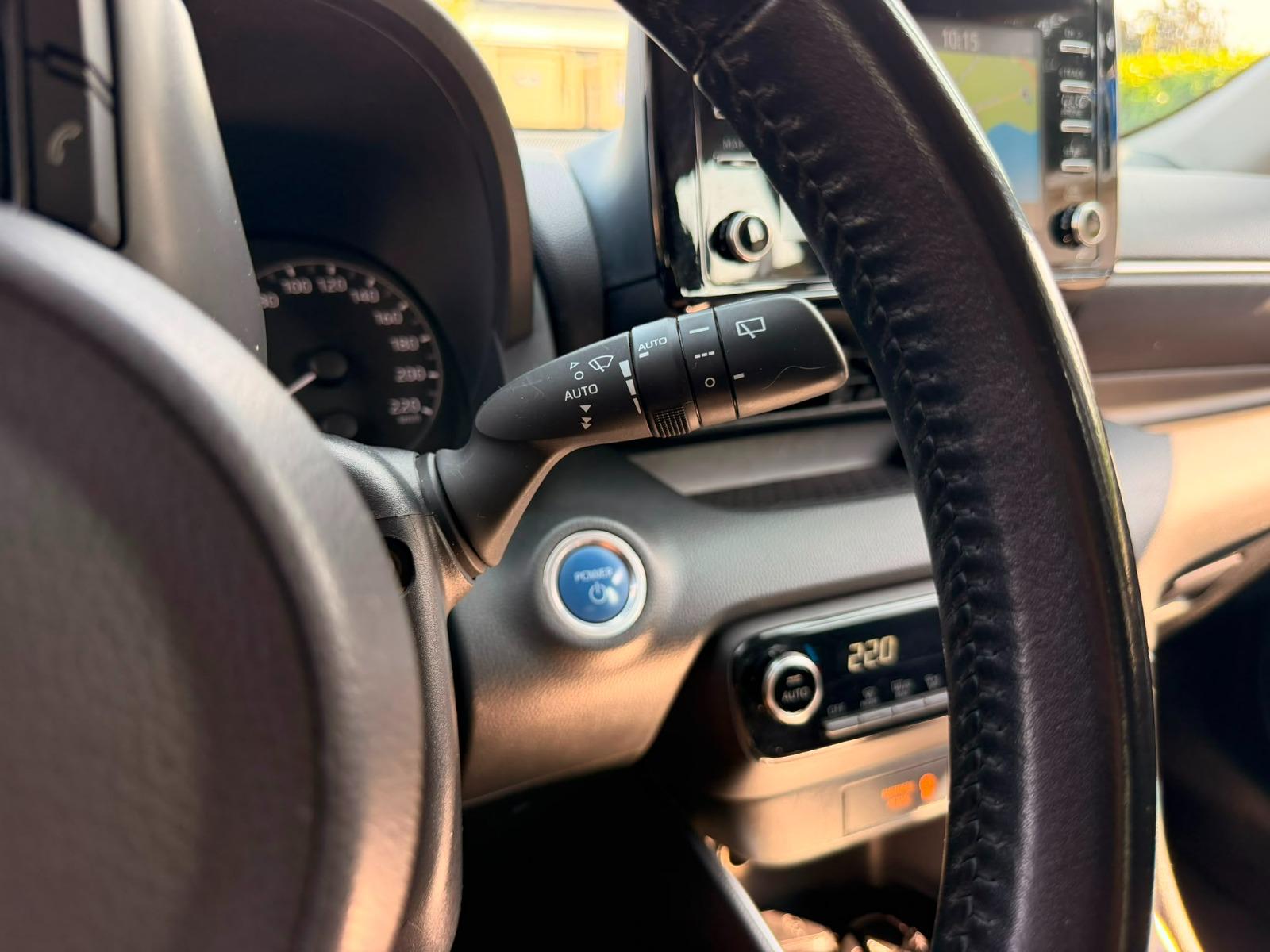 TOYOTA Yaris 1.5 Comfort e-CVT-image-15