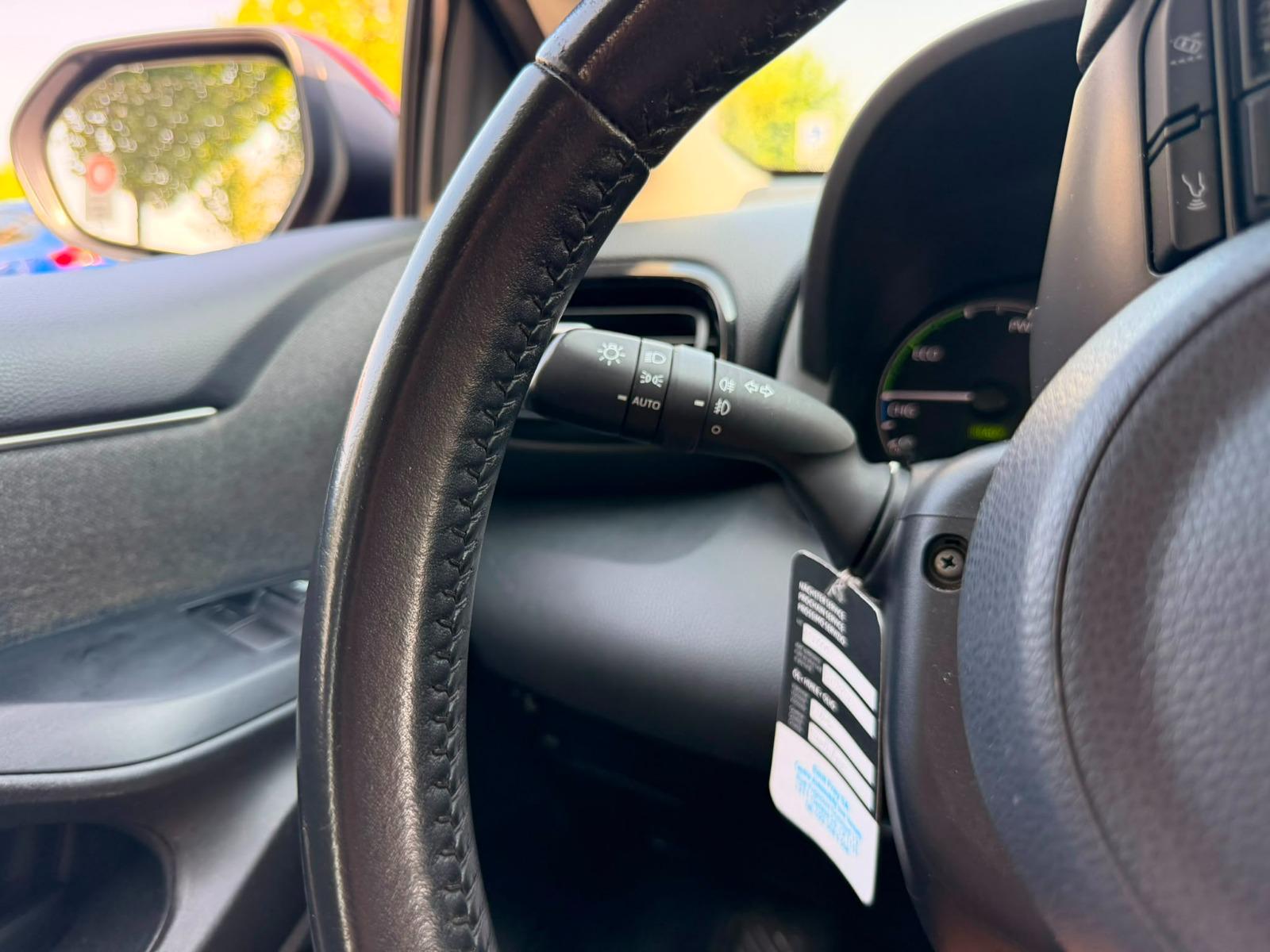 TOYOTA Yaris 1.5 Comfort e-CVT-image-14