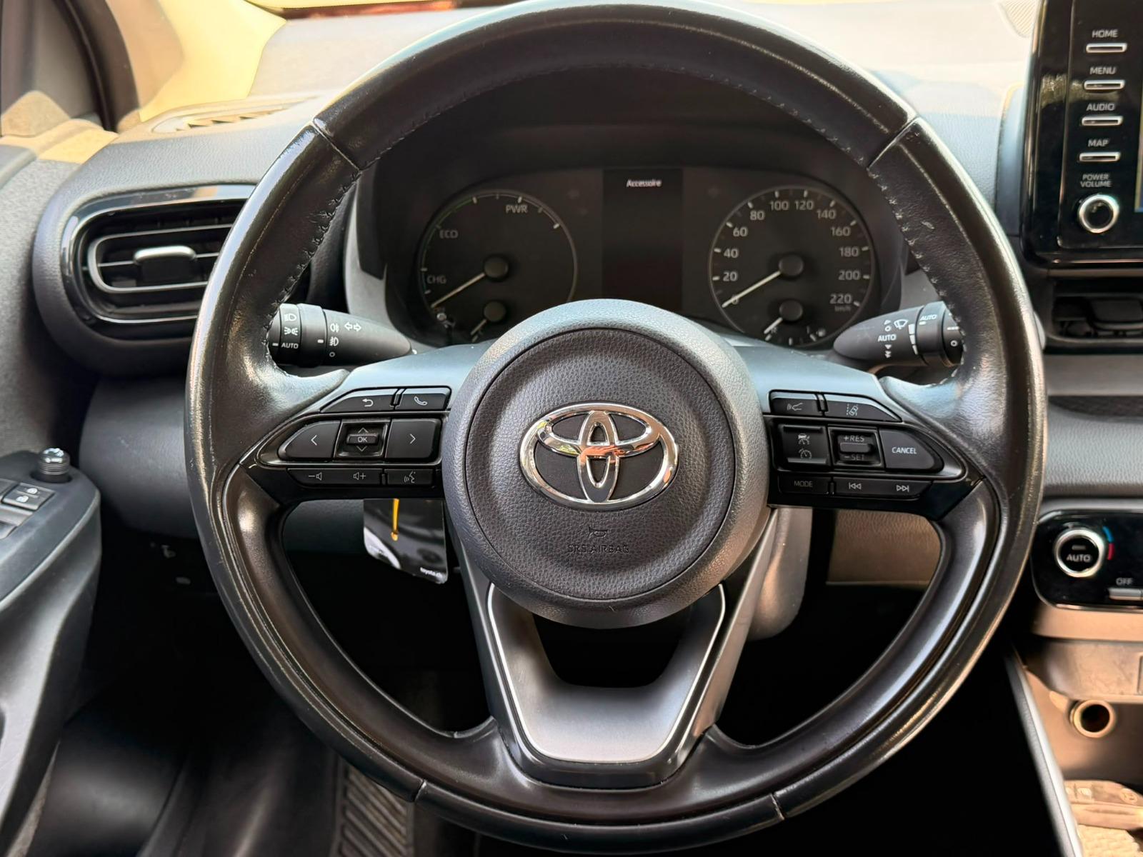 TOYOTA Yaris 1.5 Comfort e-CVT-image-11