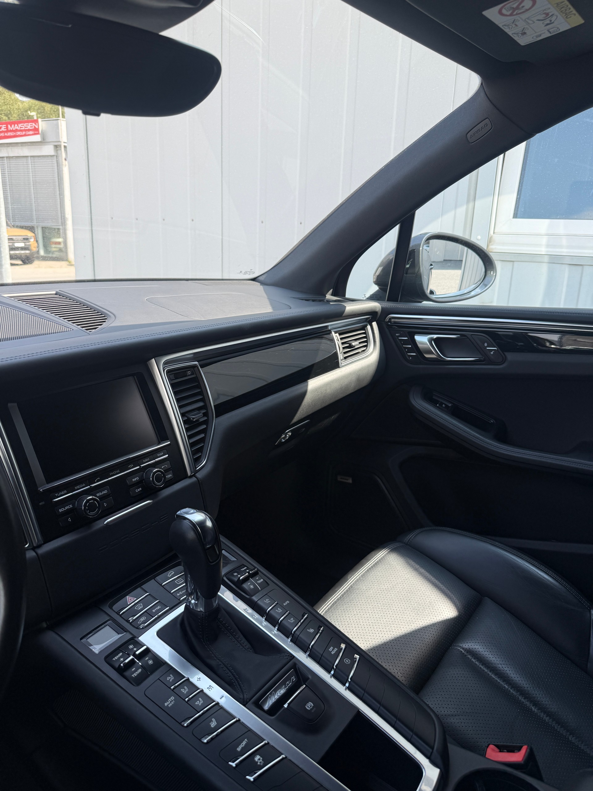 PORSCHE Macan S PDK *TOP-GEPLEGT*ALLE SERVICE BEI PORSCHE*MFK FRISCH*20" PORSCHE ALU*-image-17