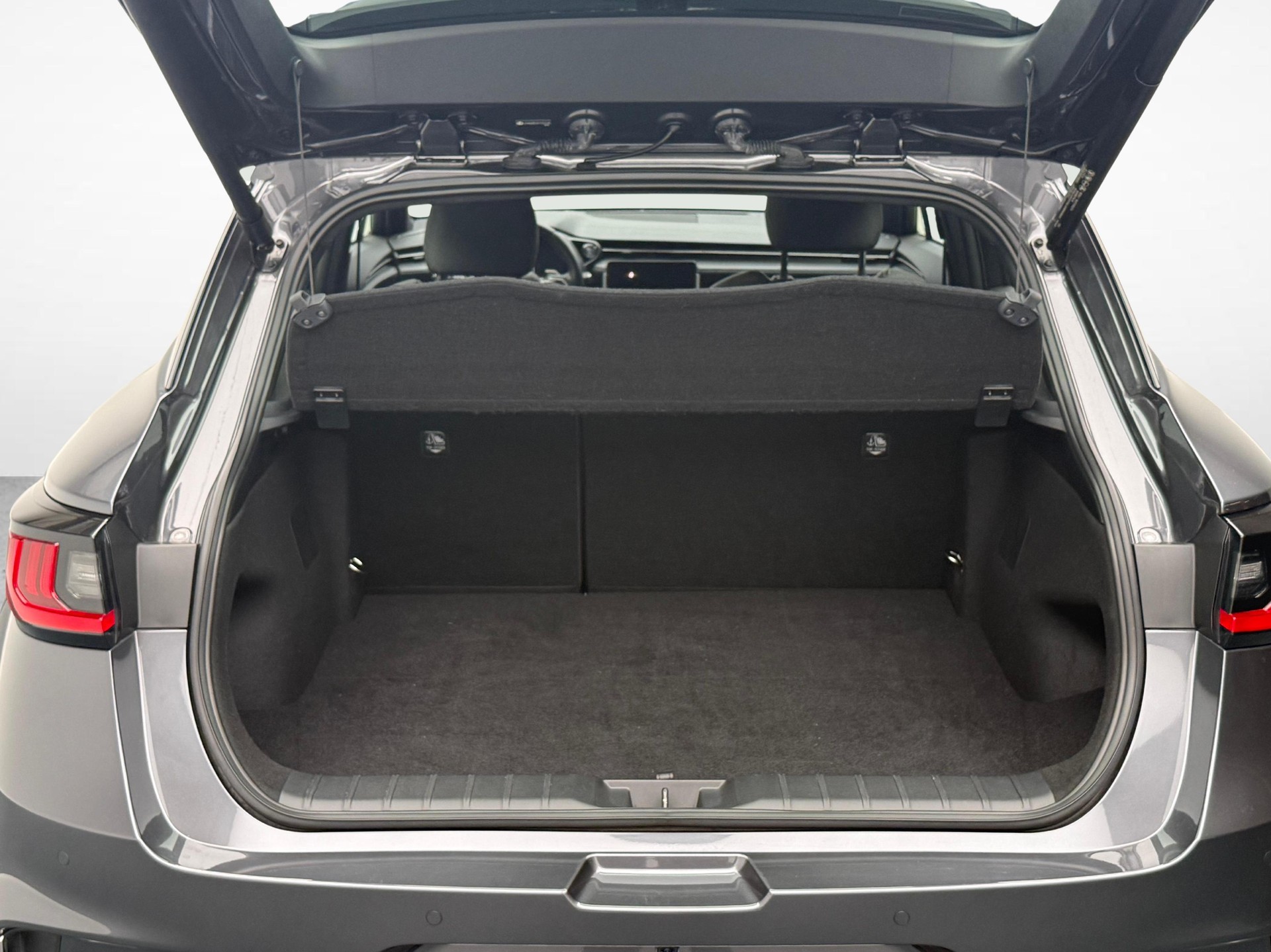 LEXUS LBX 1.5 Hybrid Relax AWD-image-11