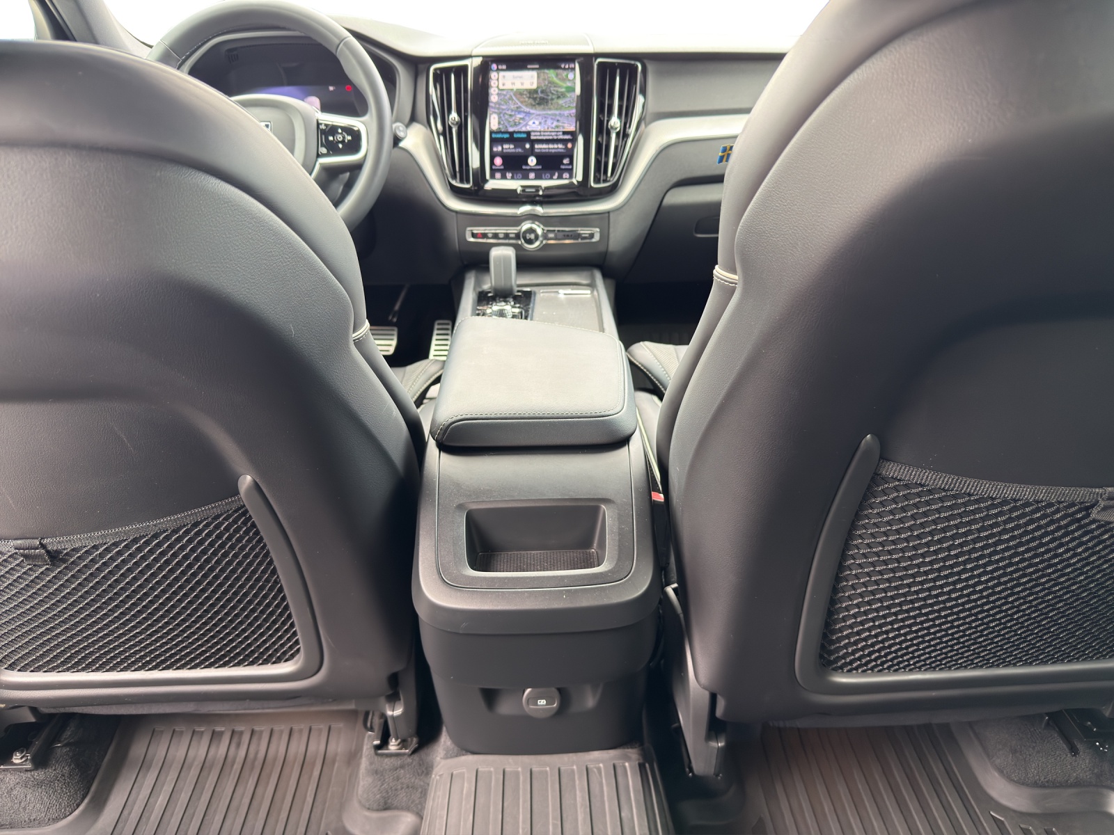 VOLVO XC60 2.0 B4 MH R-Design AWD-image-16