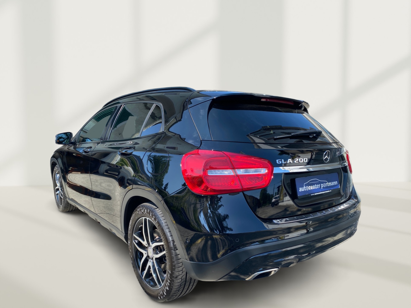 MERCEDES-BENZ GLA 200 Night Star 7G-DCT-image-12