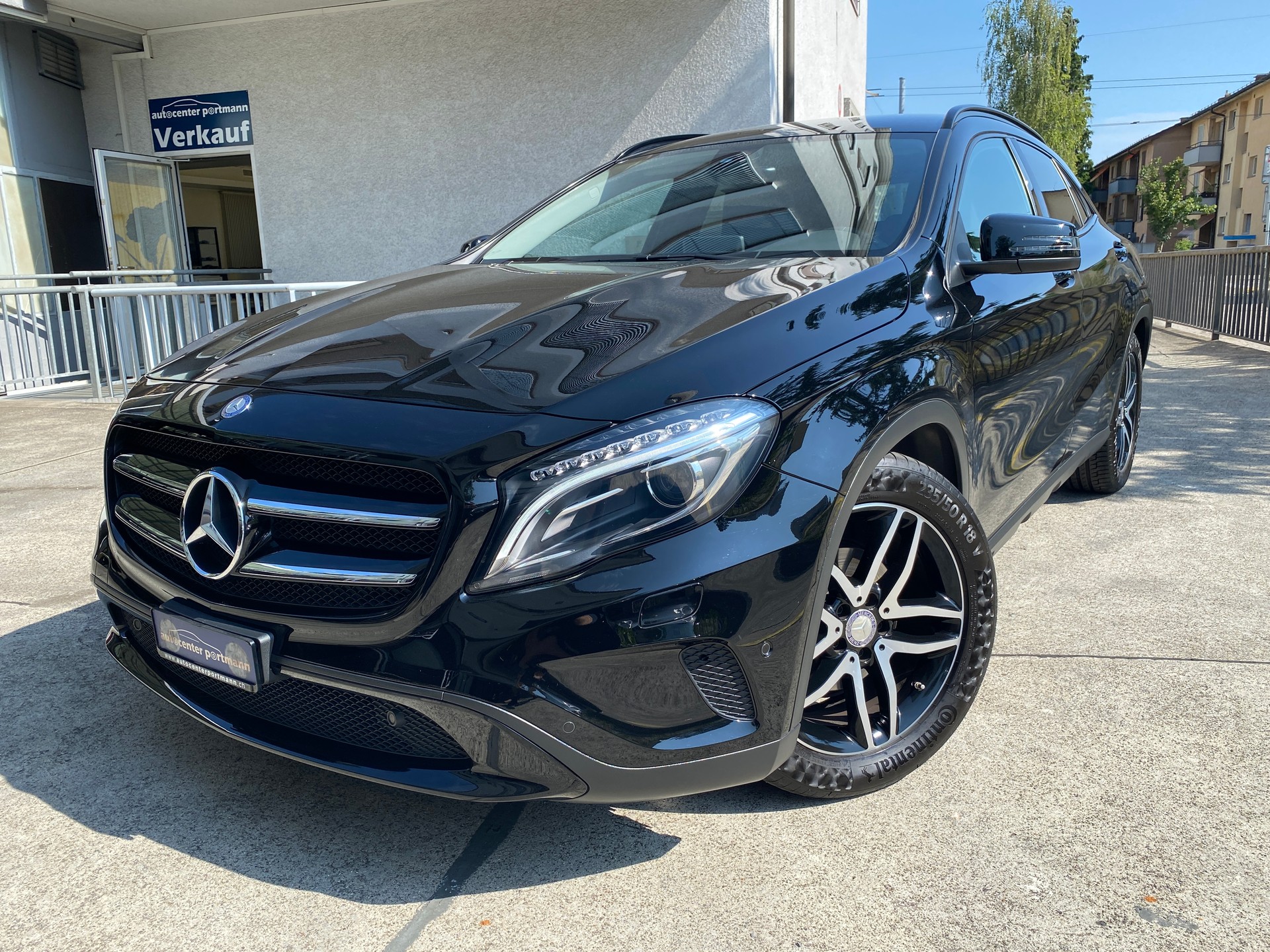 MERCEDES-BENZ GLA 200 Night Star 7G-DCT