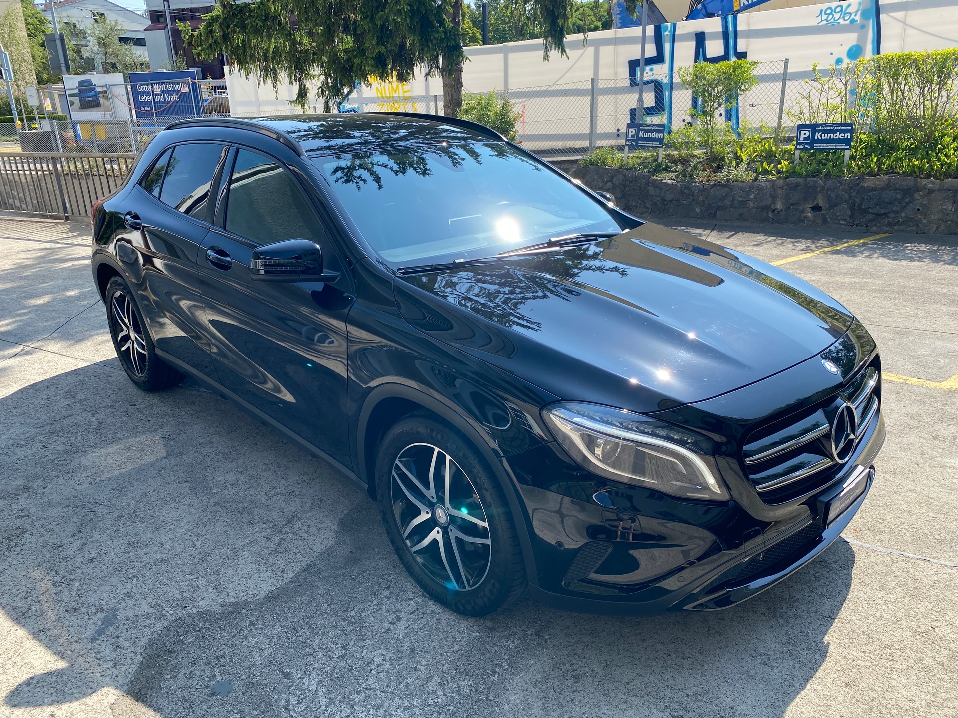 MERCEDES-BENZ GLA 200 Night Star 7G-DCT-showroom-element-3