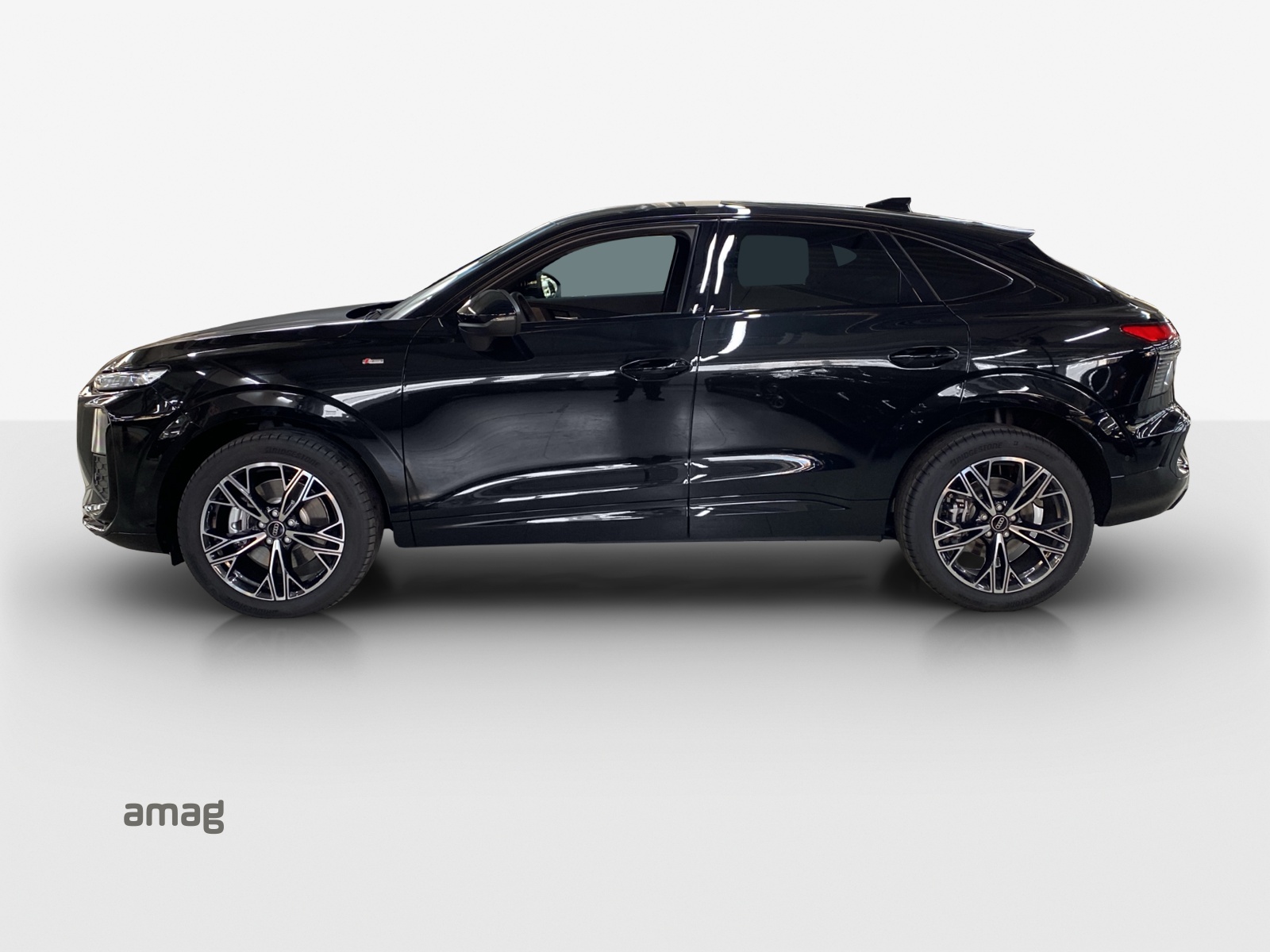 AUDI Q3 Sportback TFSI quattro 195 kW S tronic-showroom-element-1