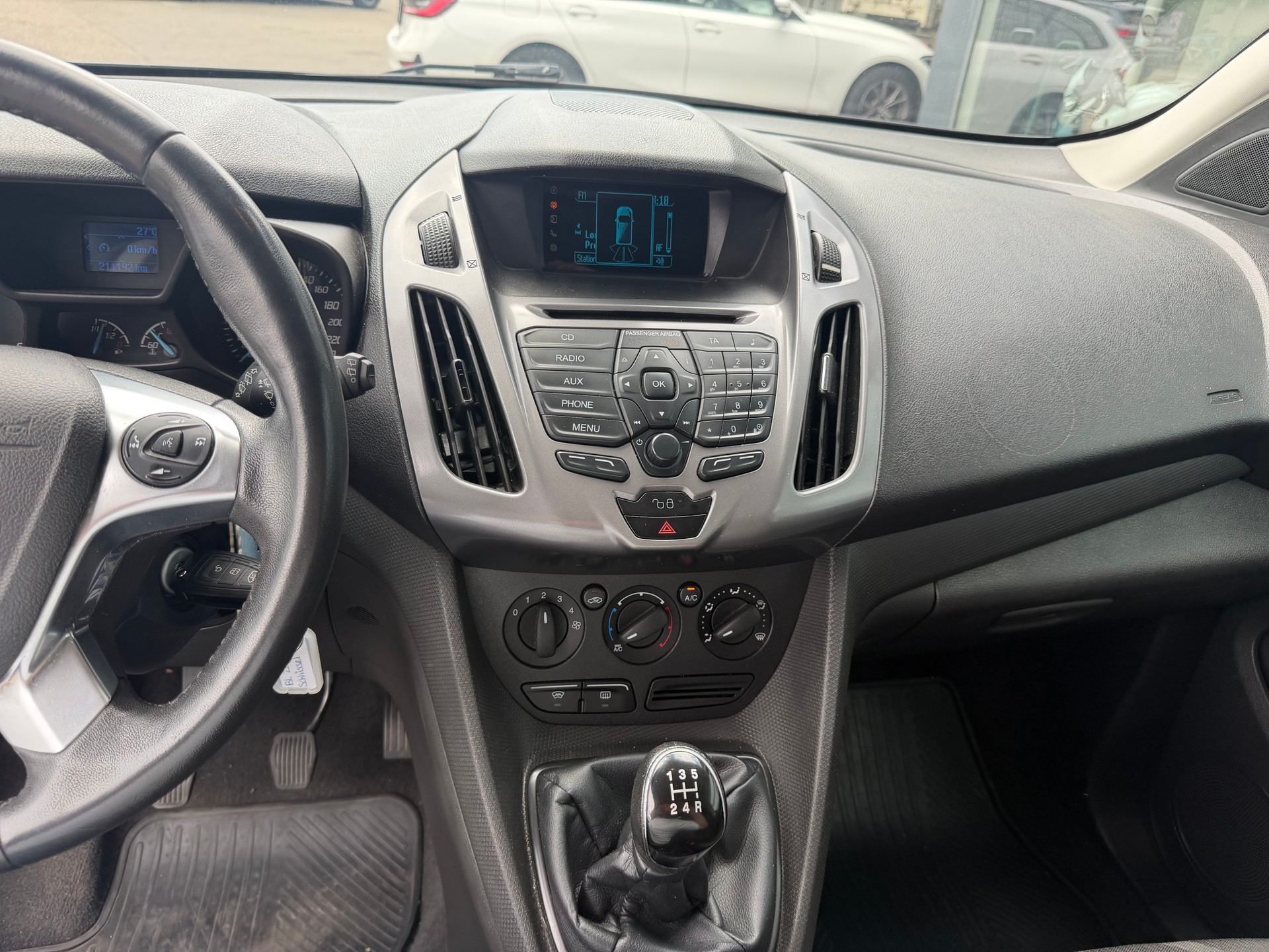 FORD Grand Tourneo Connect 1.6 TDCi Rollstuhl-Rampe Trend-image-18