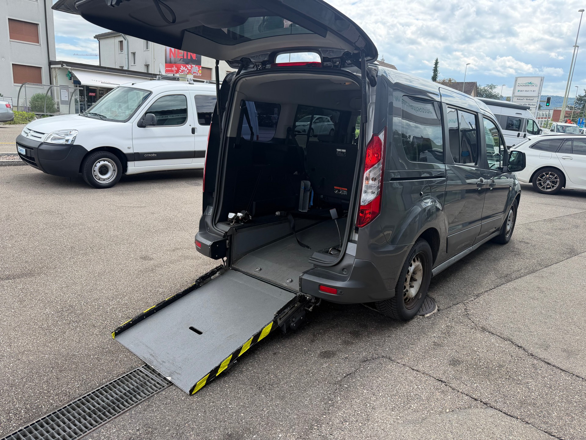 FORD Grand Tourneo Connect 1.6 TDCi Rollstuhl-Rampe Trend-image-9