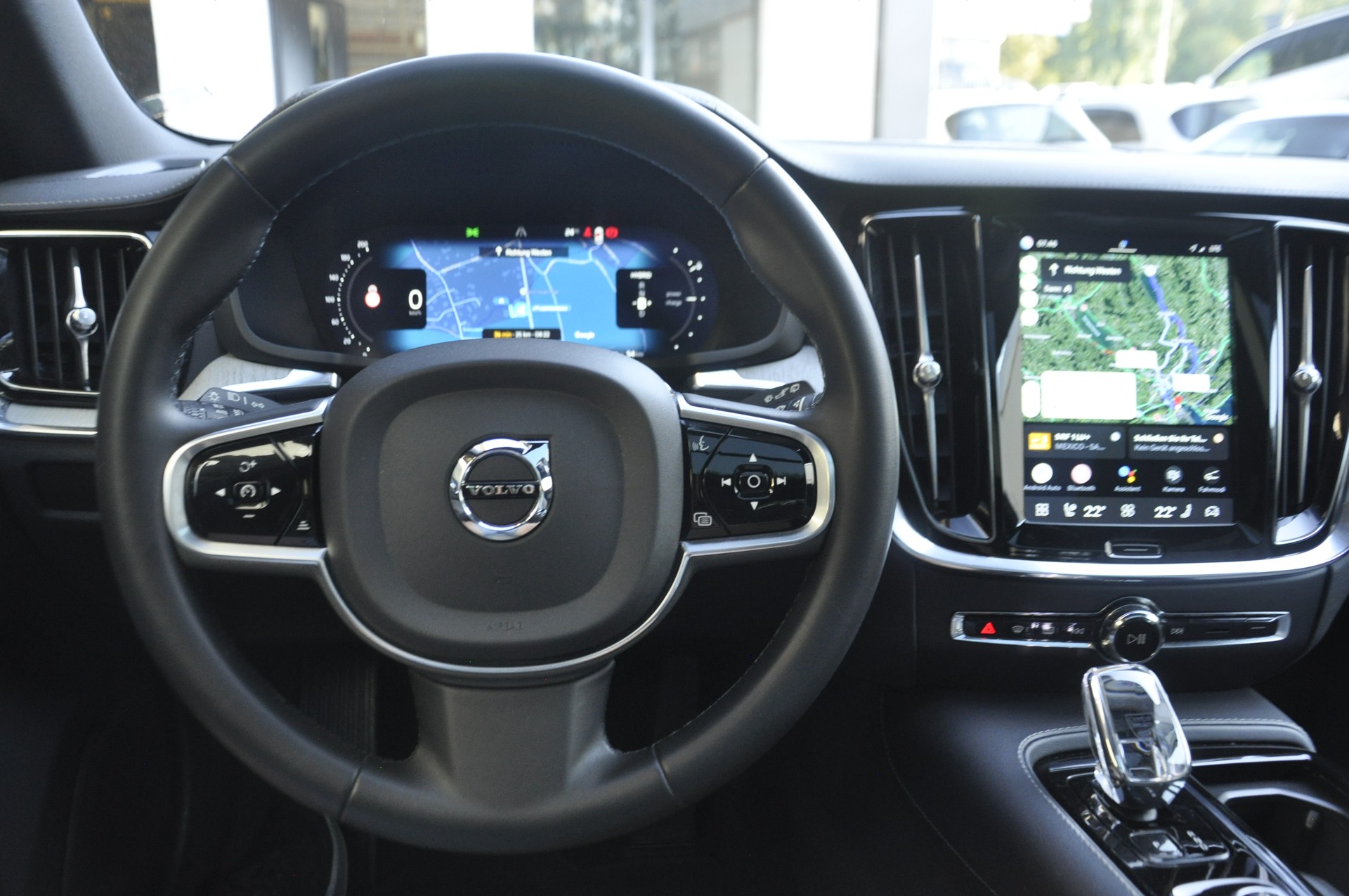 VOLVO V60 T8 eAWD Plug in Hybrid Ultimate Dark Geartronic I Anhängerkupplung-image-6