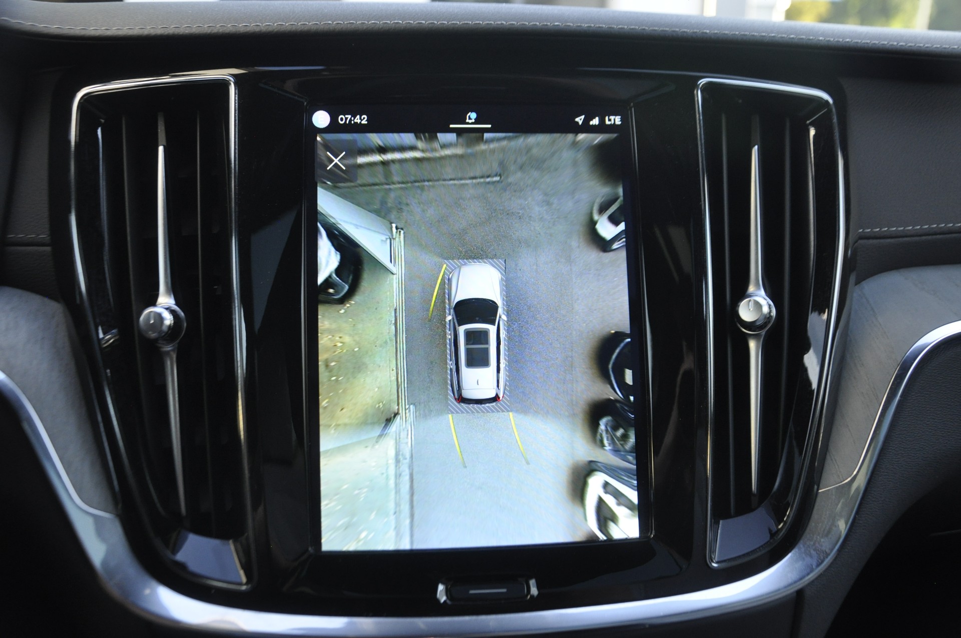 VOLVO V60 T8 eAWD Plug in Hybrid Ultimate Dark Geartronic I Anhängerkupplung-image-8